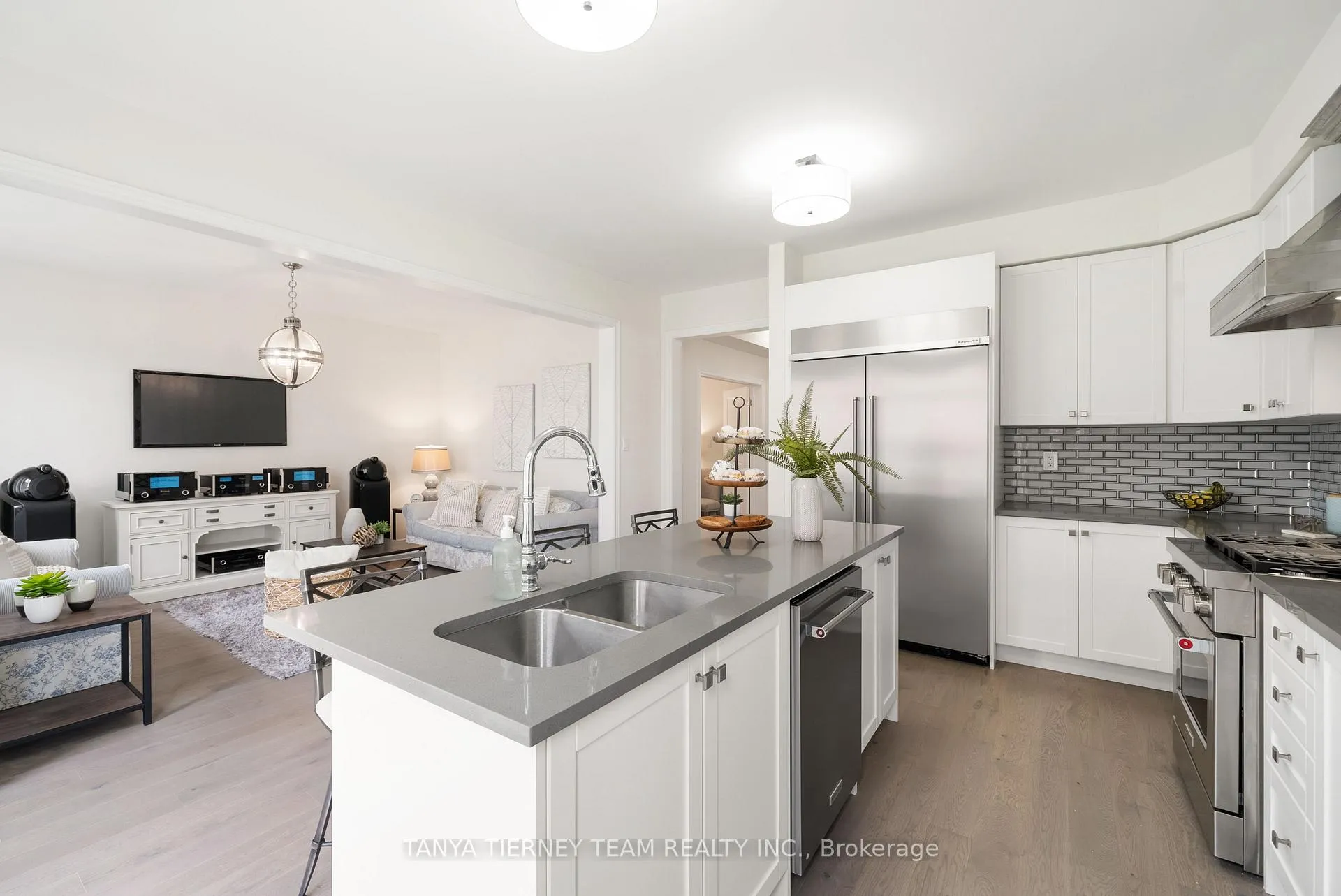 Photo 11 of 6 Burnham Court, Scugog, Port Perry — HOMEH