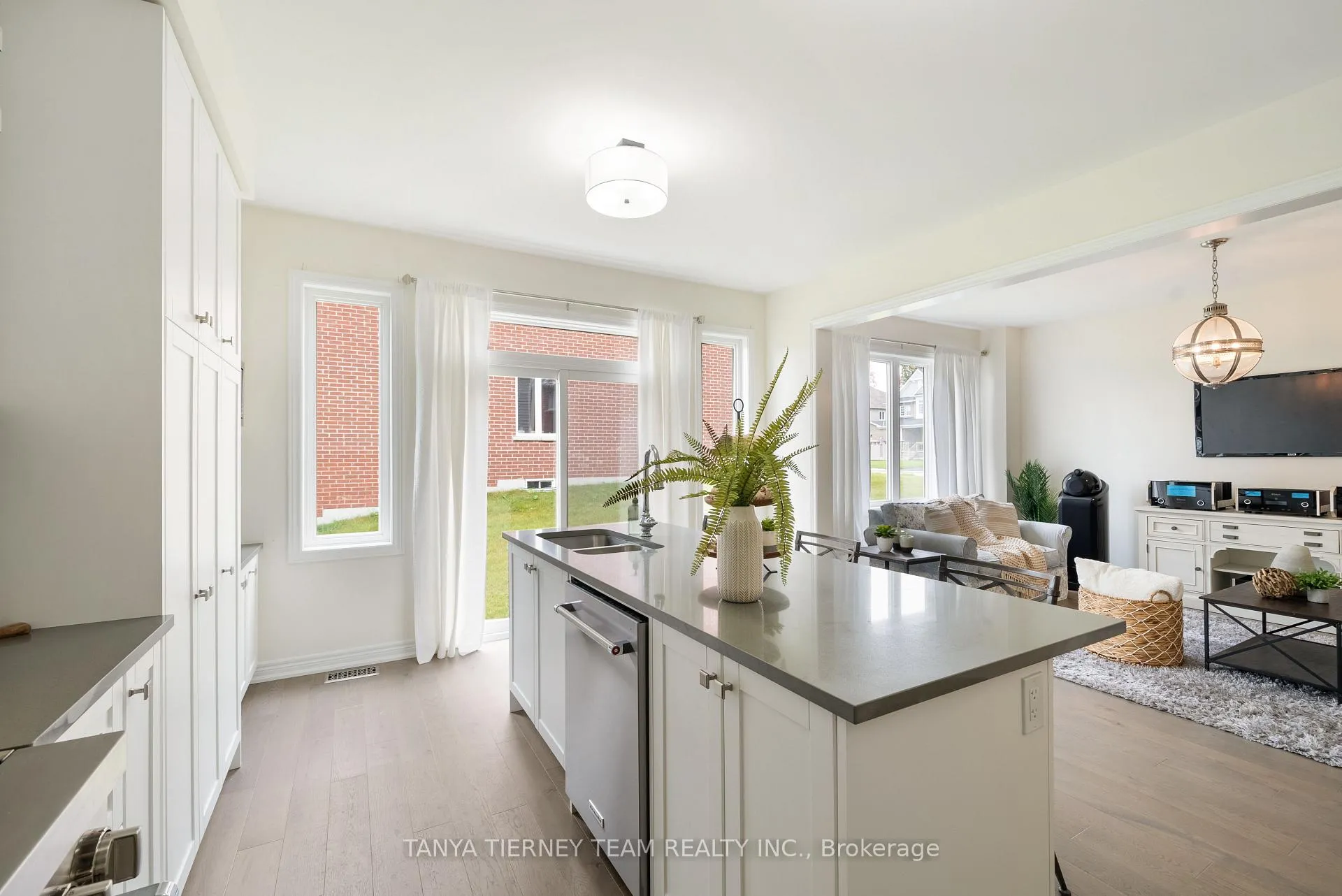 Photo 12 of 6 Burnham Court, Scugog, Port Perry — HOMEH
