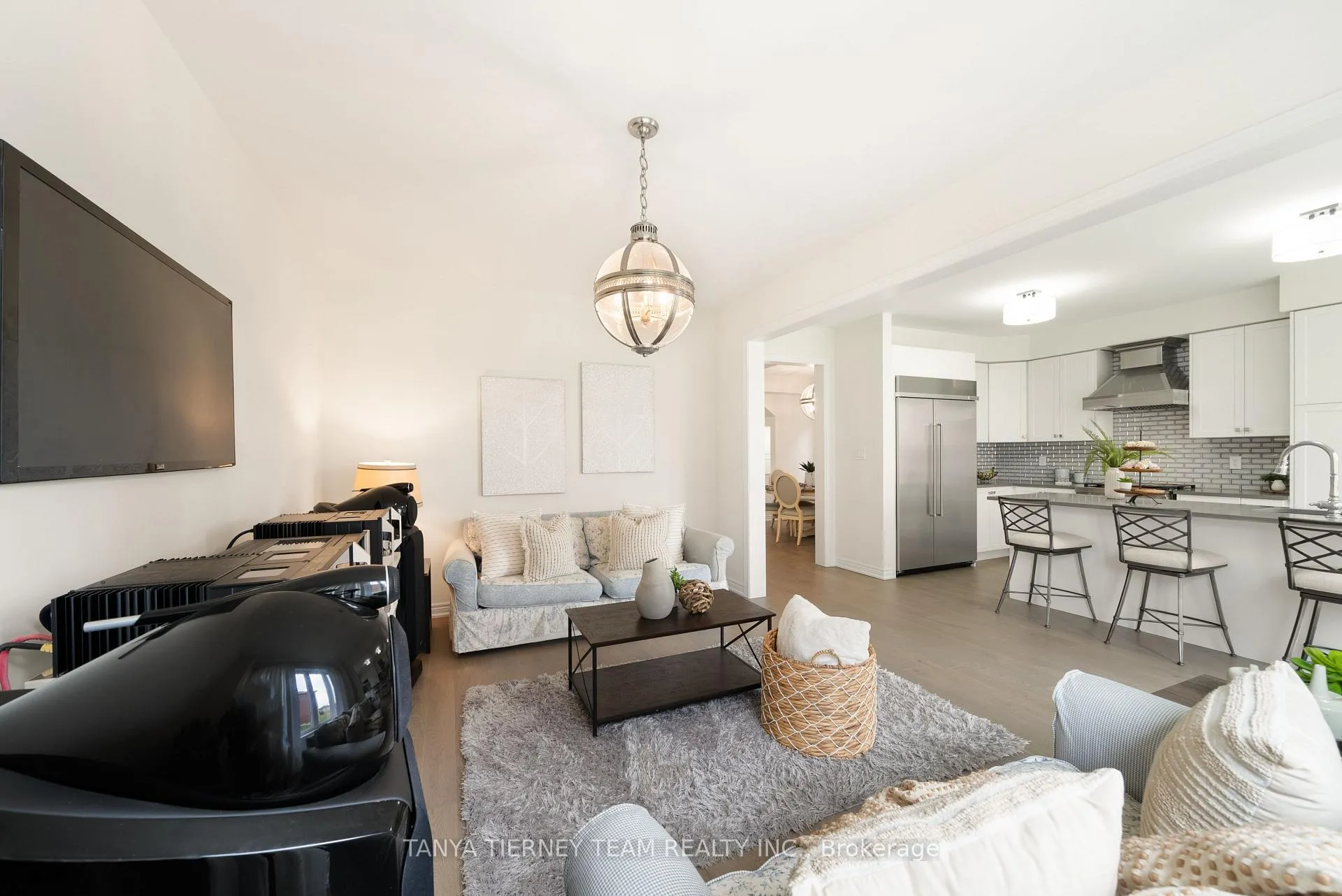Photo 16 of 6 Burnham Court, Scugog, Port Perry — HOMEH