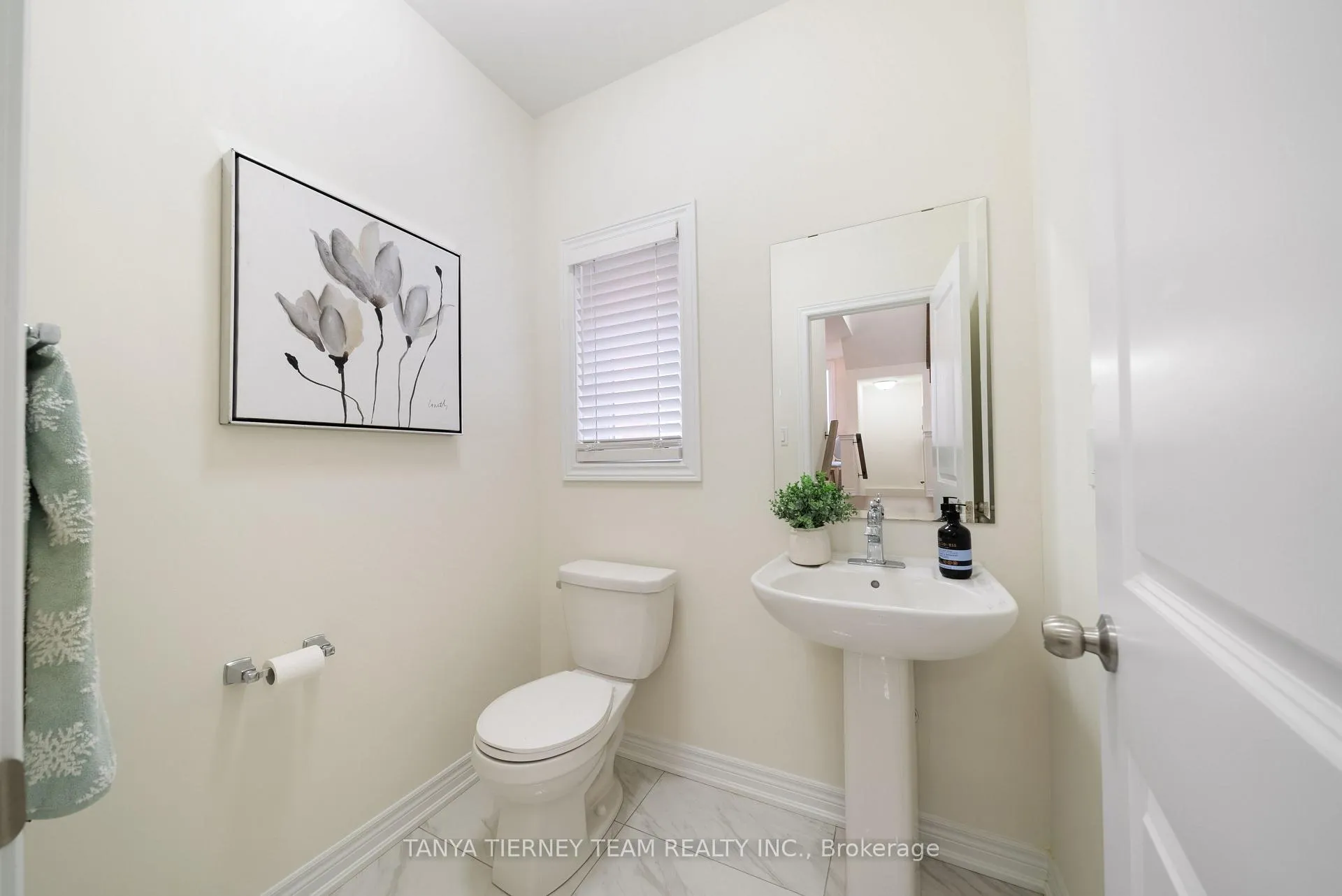 Photo 19 of 6 Burnham Court, Scugog, Port Perry — HOMEH
