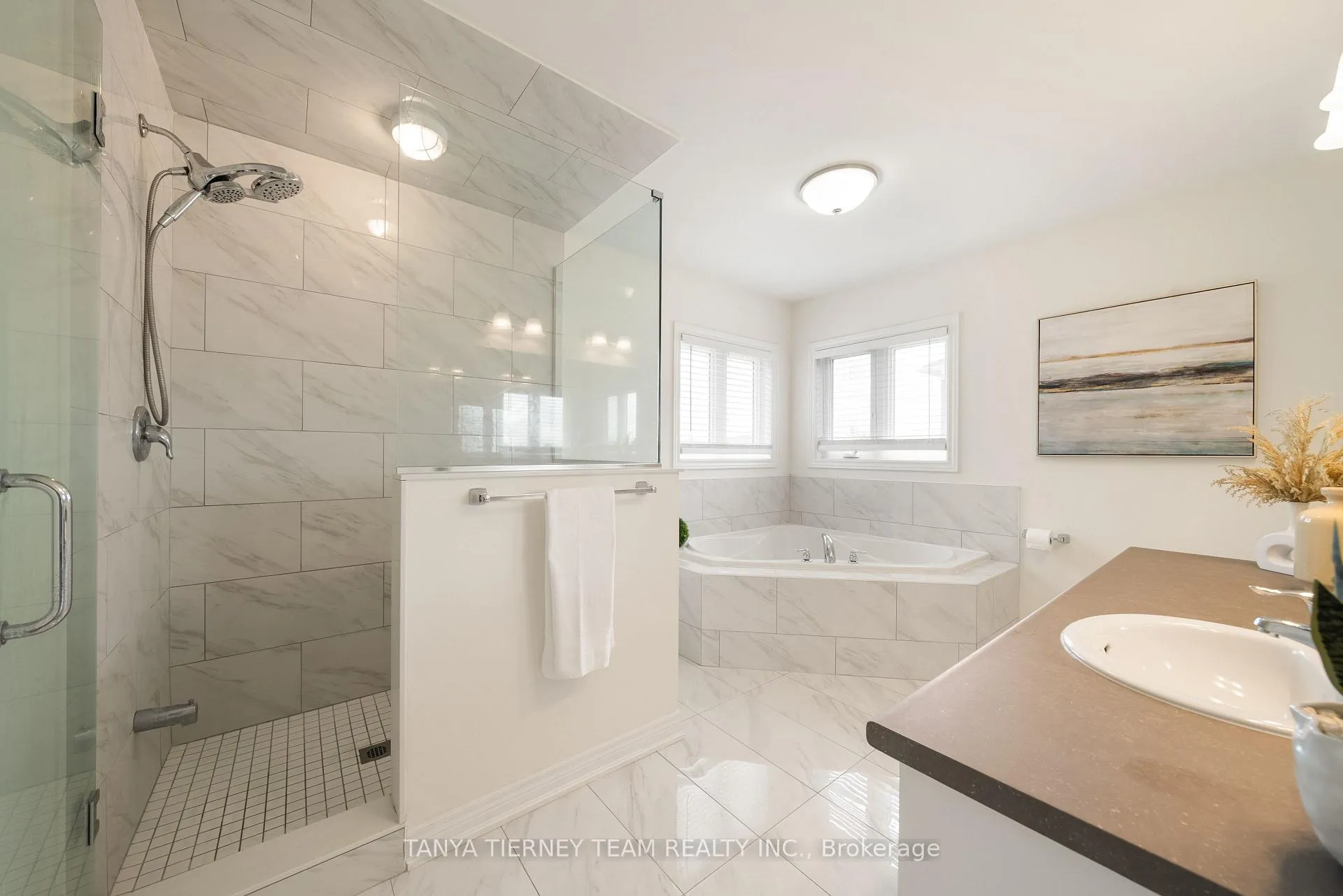 Photo 23 of 6 Burnham Court, Scugog, Port Perry — HOMEH