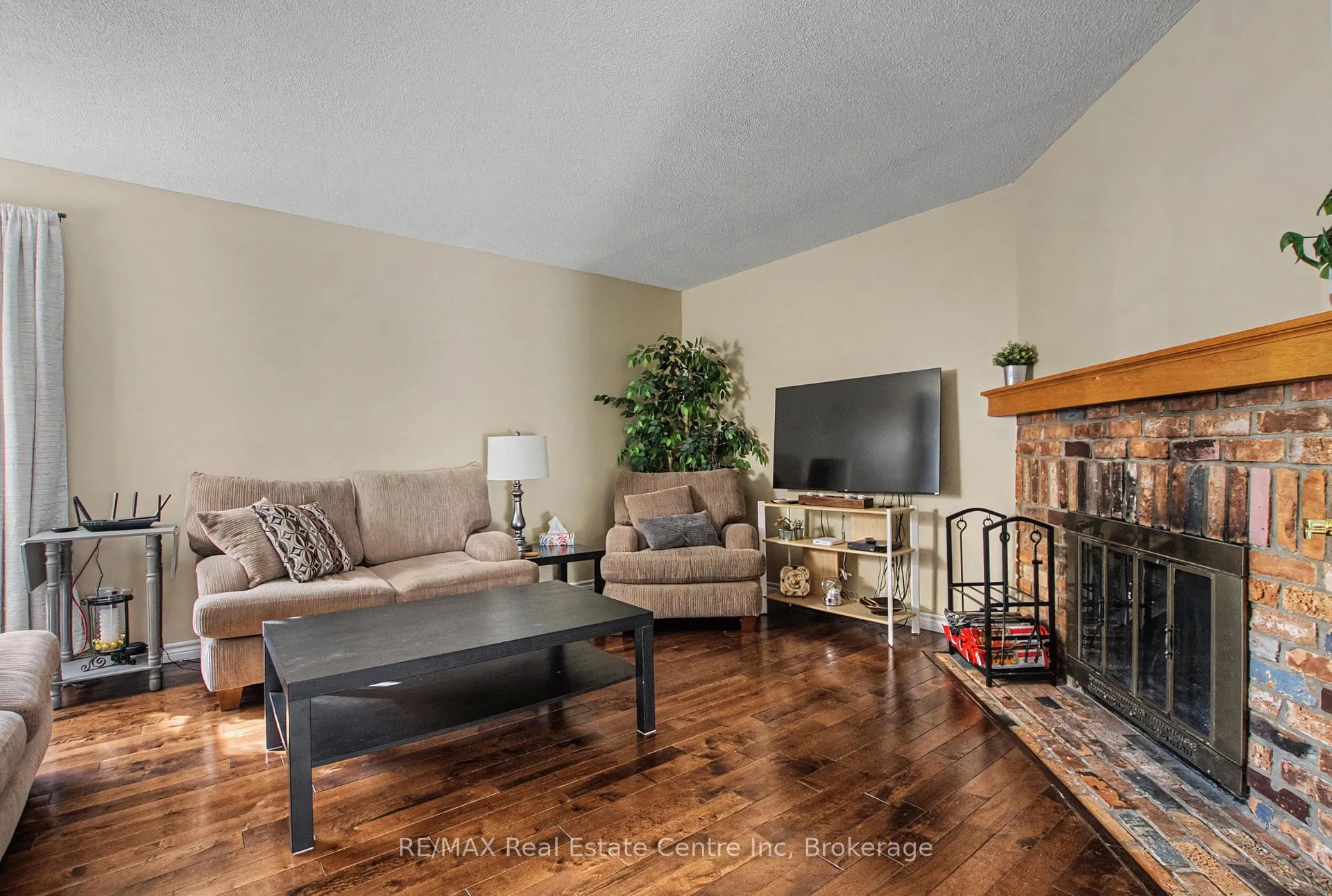 Photo 8 of 912 Laurier Avenue, Milton, Timberlea — HOMEH