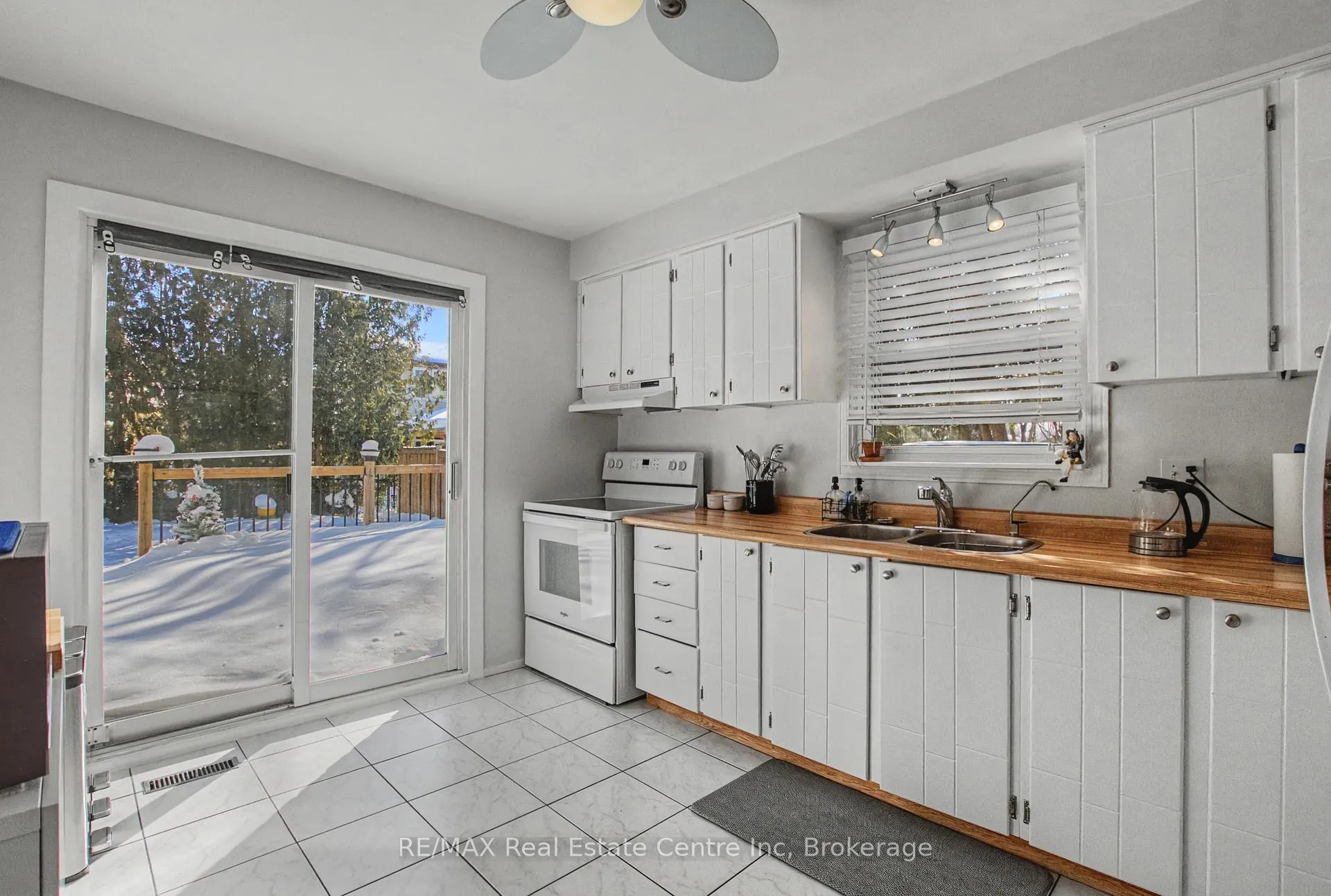 Photo 10 of 912 Laurier Avenue, Milton, Timberlea — HOMEH
