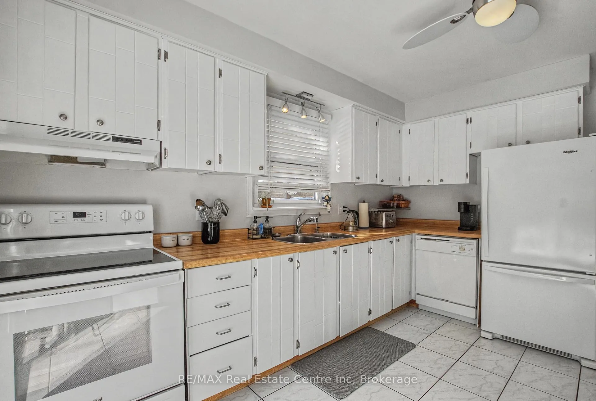 Photo 11 of 912 Laurier Avenue, Milton, Timberlea — HOMEH