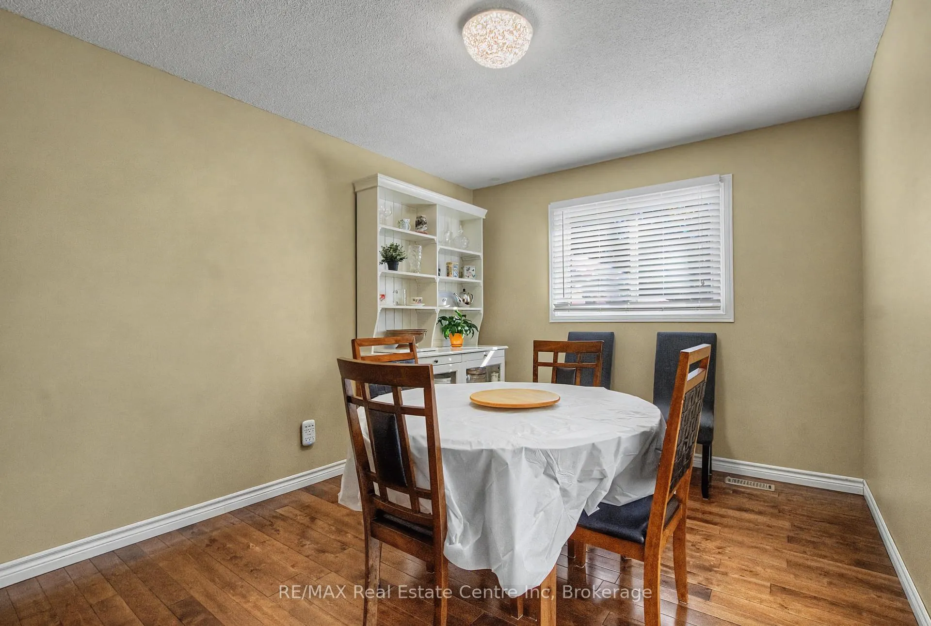 Photo 13 of 912 Laurier Avenue, Milton, Timberlea — HOMEH