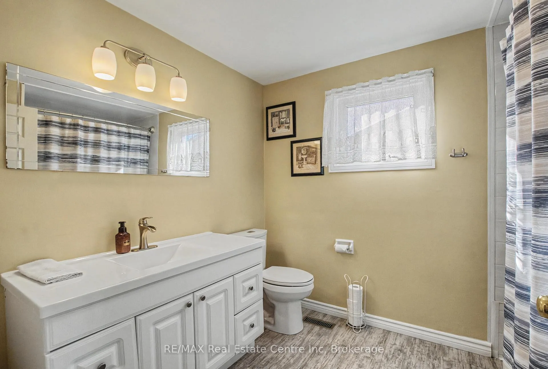 Photo 20 of 912 Laurier Avenue, Milton, Timberlea — HOMEH