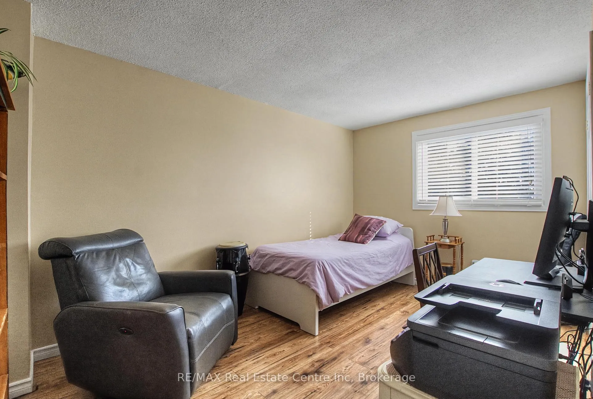 Photo 23 of 912 Laurier Avenue, Milton, Timberlea — HOMEH