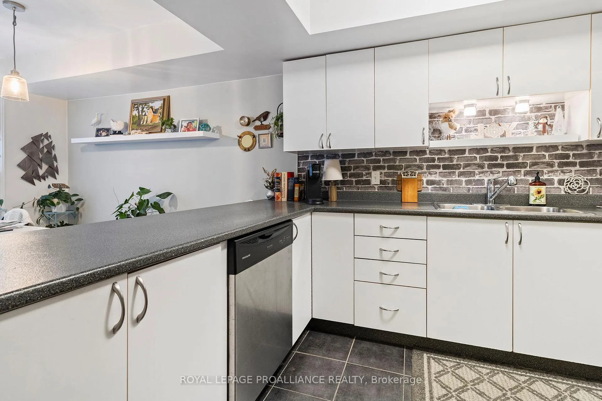 Photo 9 of 1165 Cuthbertson Avenue, Brockville — HOMEH
