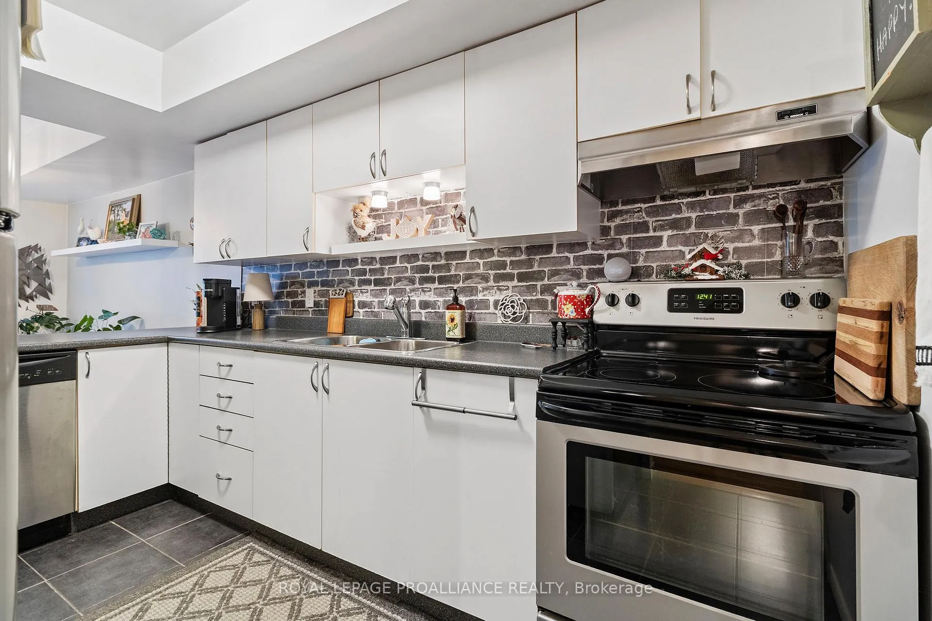 Photo 10 of 1165 Cuthbertson Avenue, Brockville — HOMEH