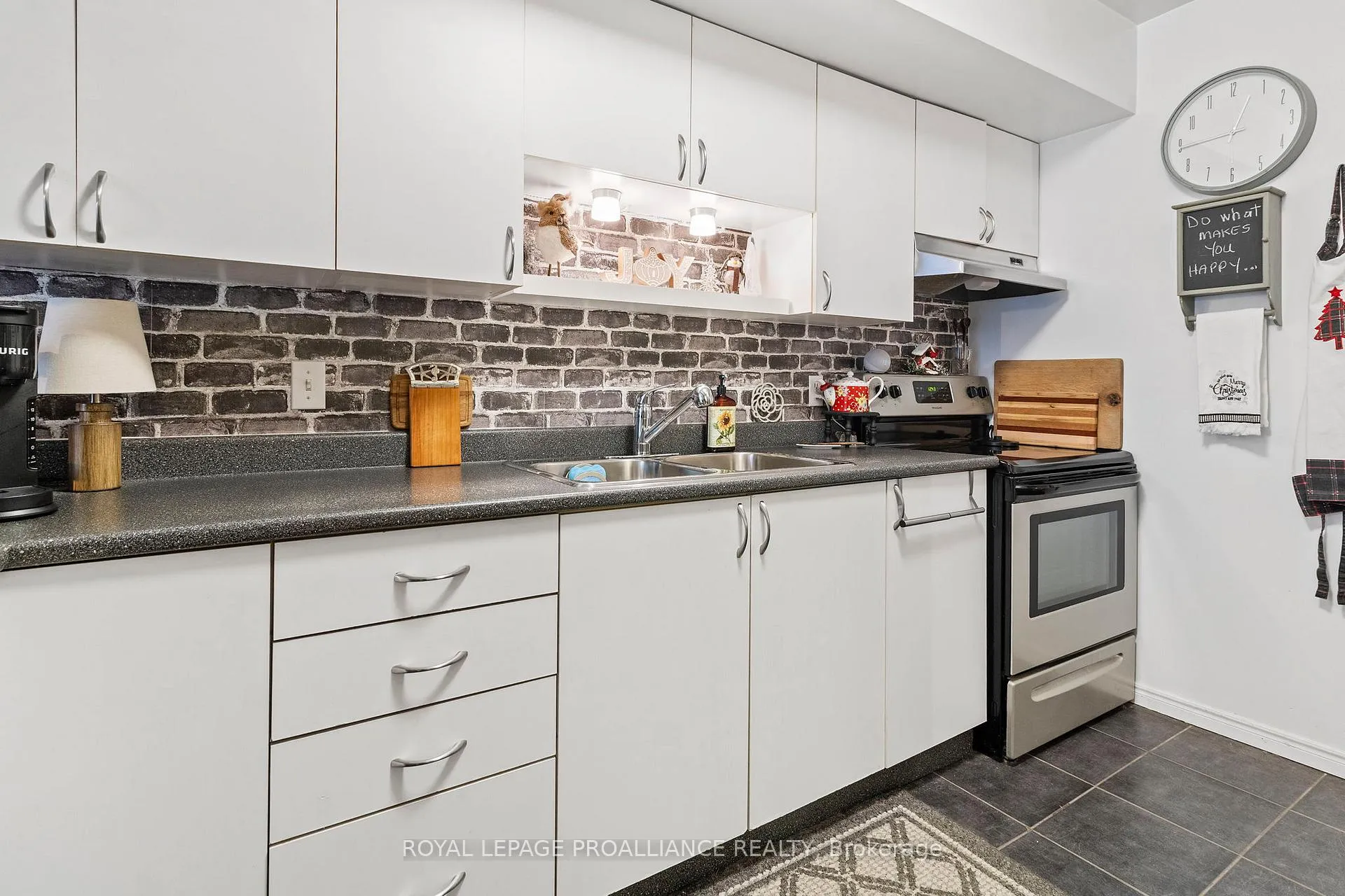 Photo 11 of 1165 Cuthbertson Avenue, Brockville — HOMEH
