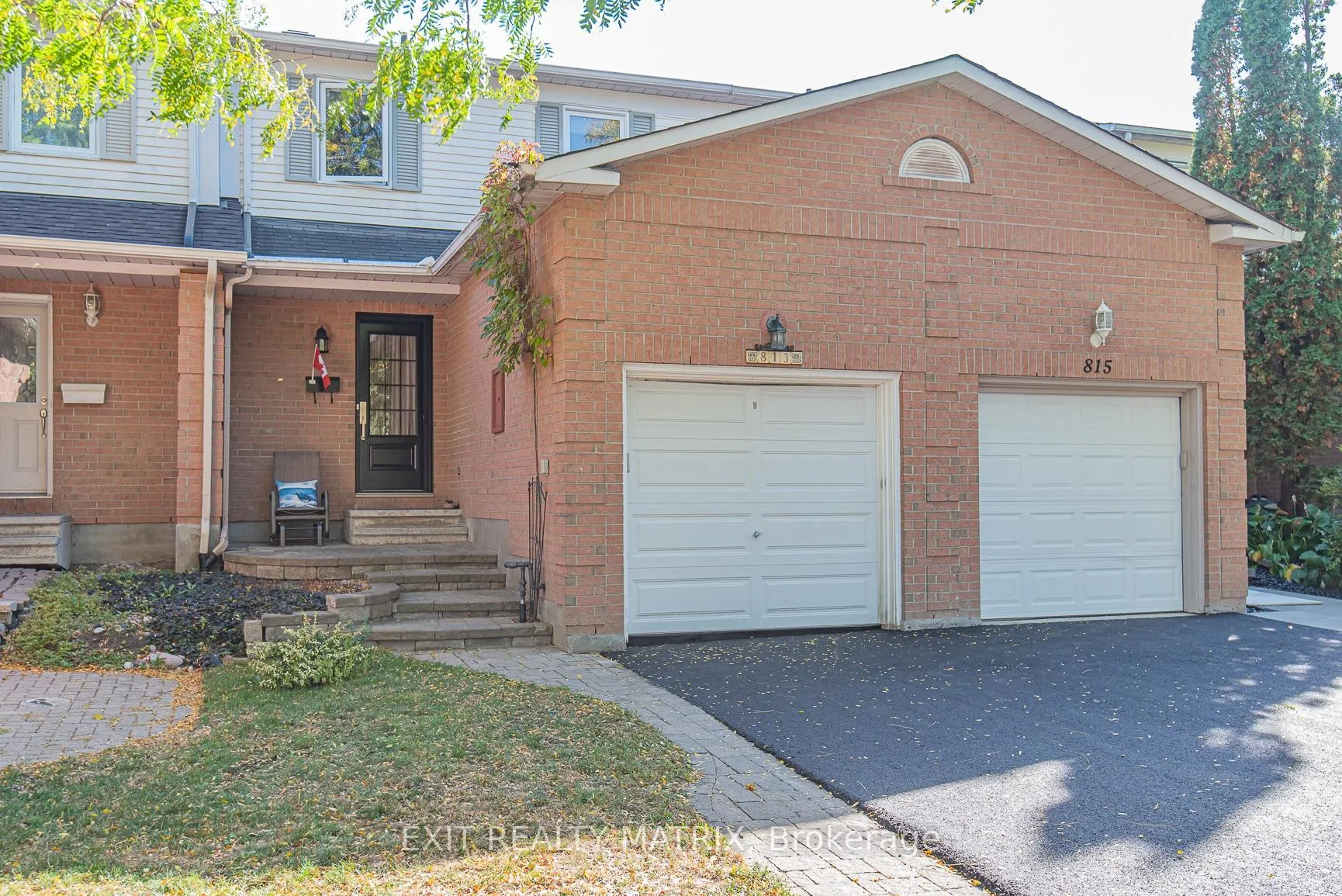 Front of 813 Clearcrest Crescent