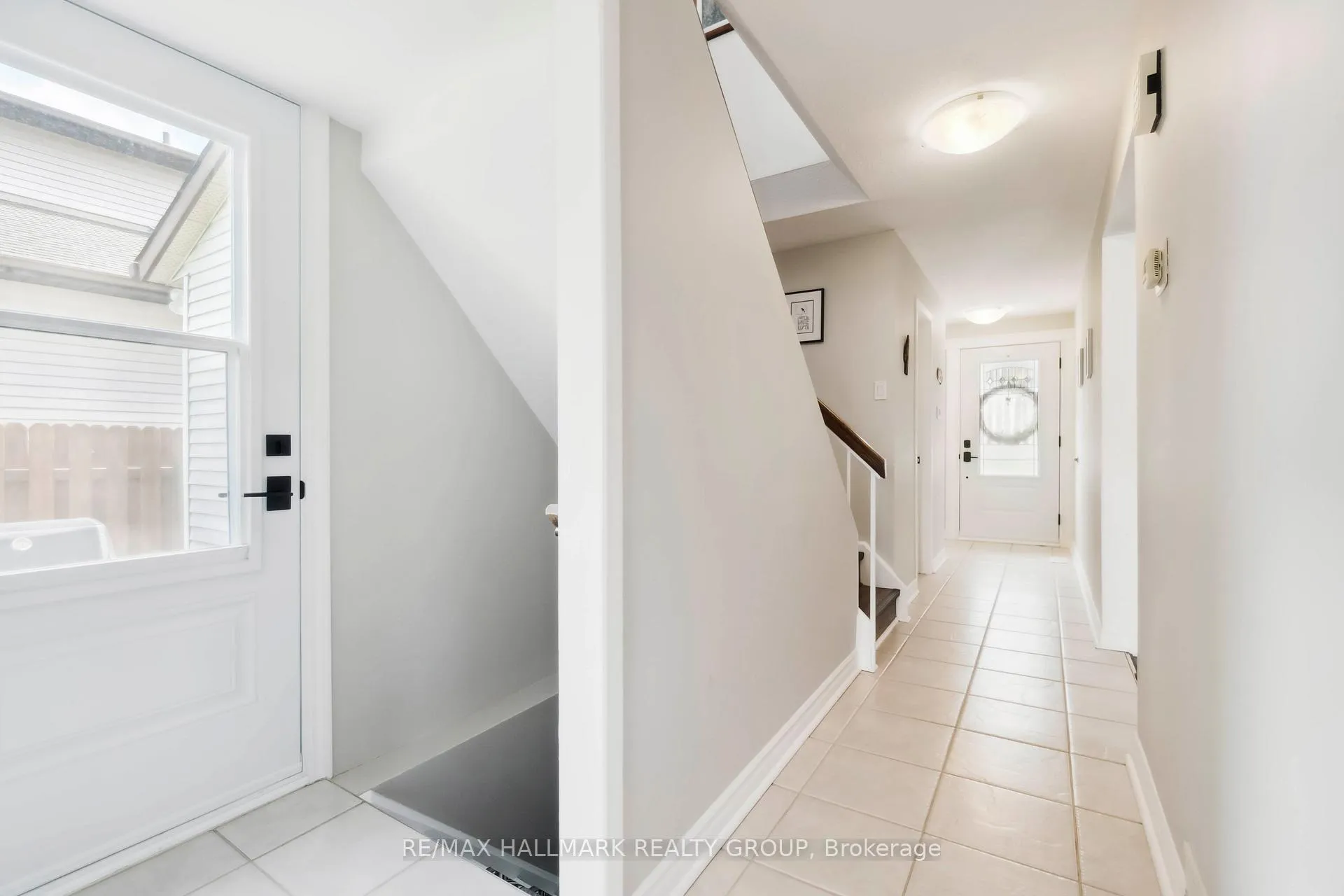 Photo 3 of 1795 Prestwick Drive, Ottawa, Queenswood Heights South — HOMEH