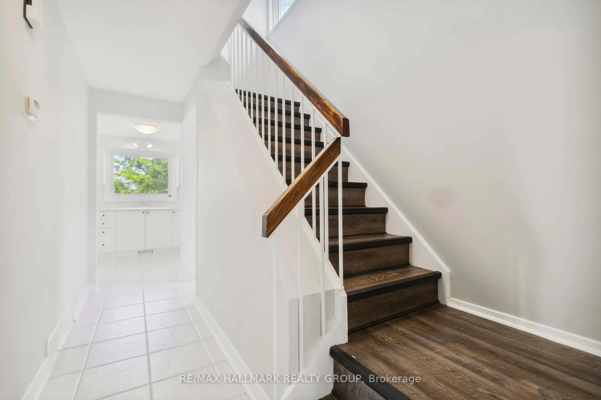 Photo 4 of 1795 Prestwick Drive, Ottawa, Queenswood Heights South — HOMEH
