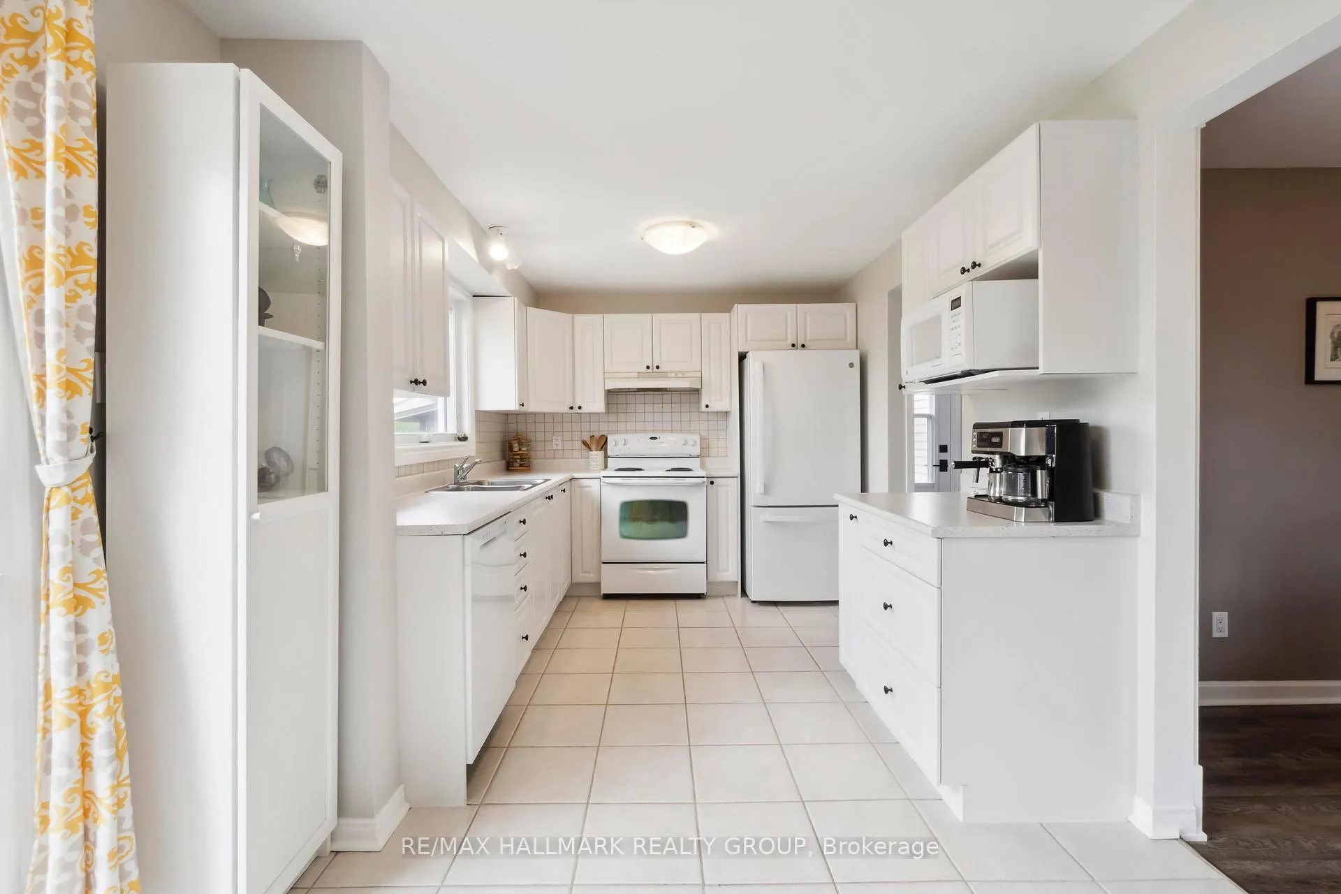 Photo 9 of 1795 Prestwick Drive, Ottawa, Queenswood Heights South — HOMEH