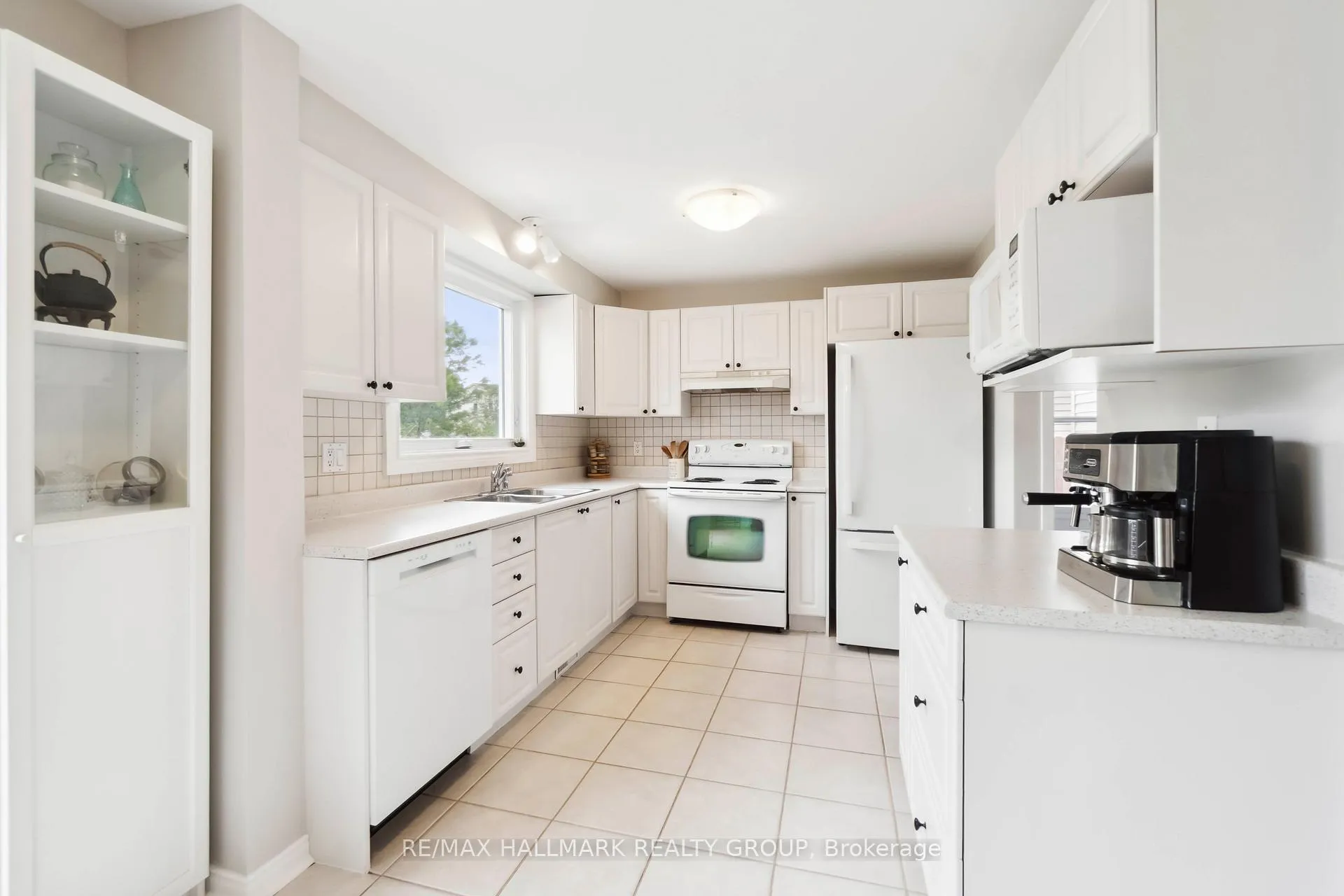 Photo 10 of 1795 Prestwick Drive, Ottawa, Queenswood Heights South — HOMEH
