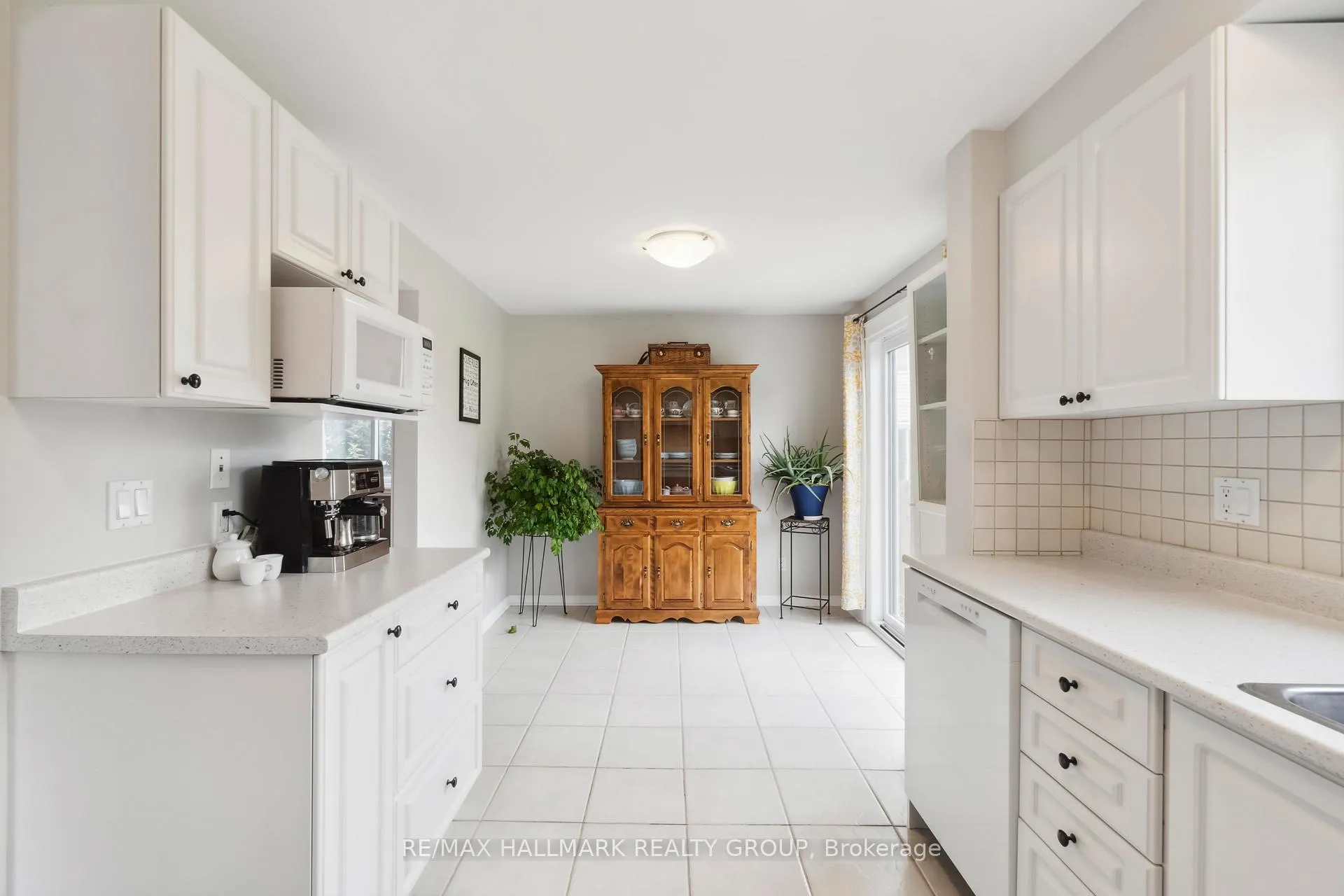Photo 13 of 1795 Prestwick Drive, Ottawa, Queenswood Heights South — HOMEH