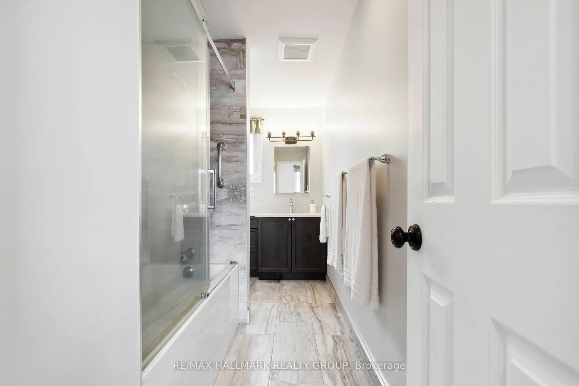 Photo 24 of 1795 Prestwick Drive, Ottawa, Queenswood Heights South — HOMEH