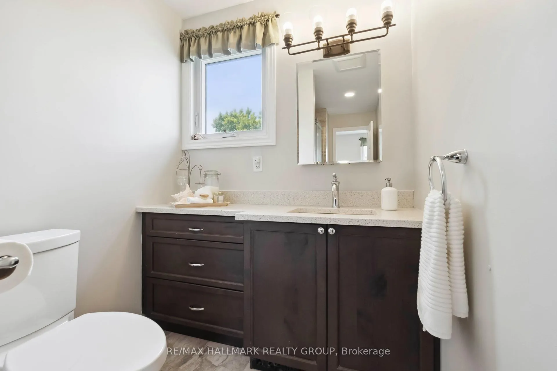 Photo 27 of 1795 Prestwick Drive, Ottawa, Queenswood Heights South — HOMEH