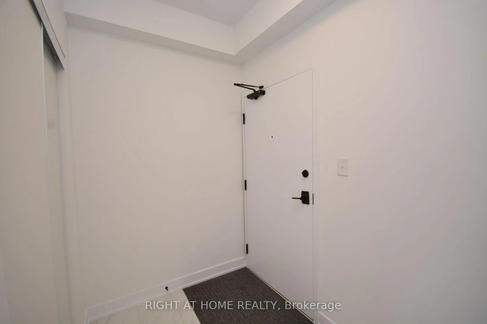 Photo 2 of Unit 411, 8 Culinary Lane, Barrie, Rural Barrie Southeast — HOMEH