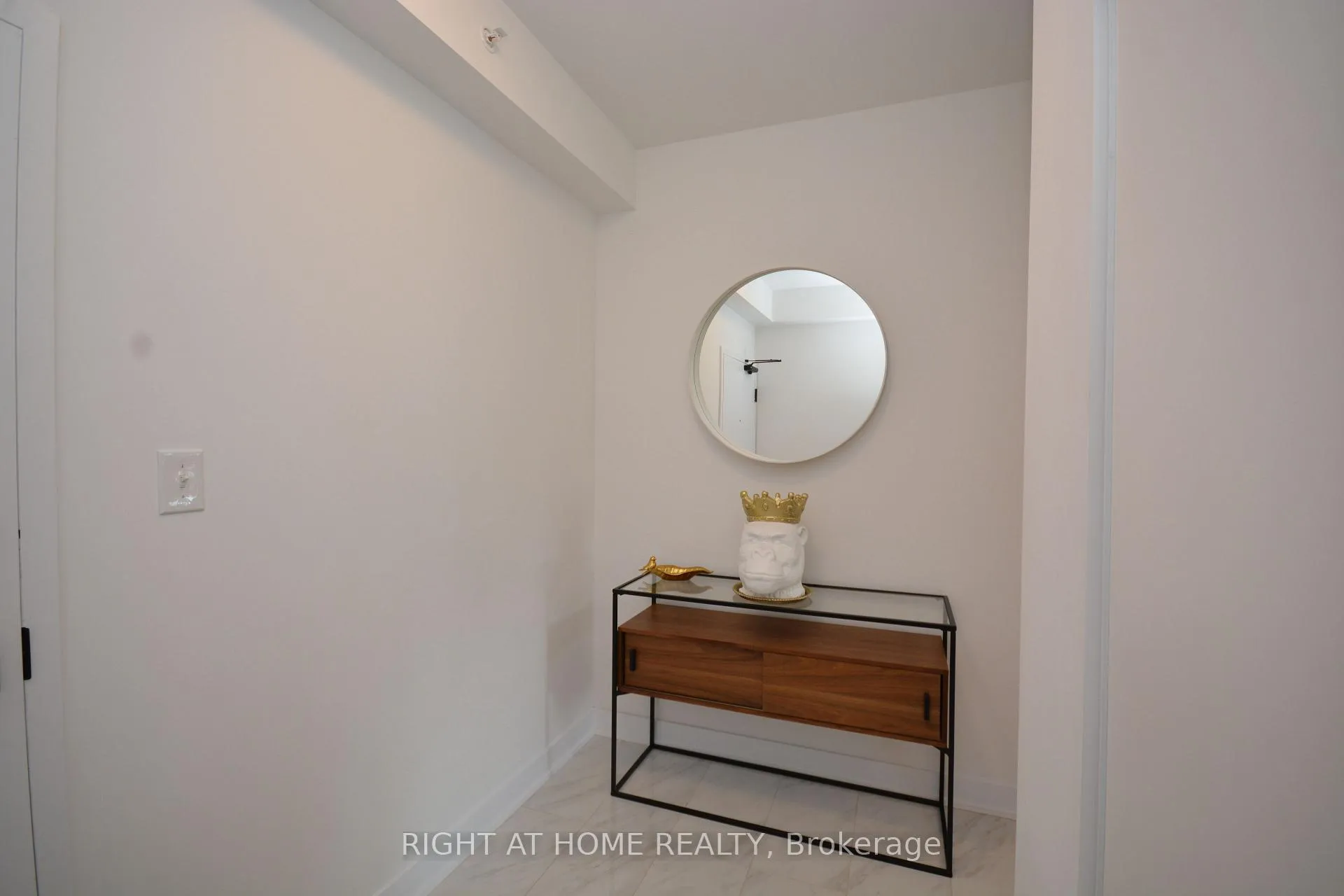 Photo 3 of Unit 411, 8 Culinary Lane, Barrie, Rural Barrie Southeast — HOMEH