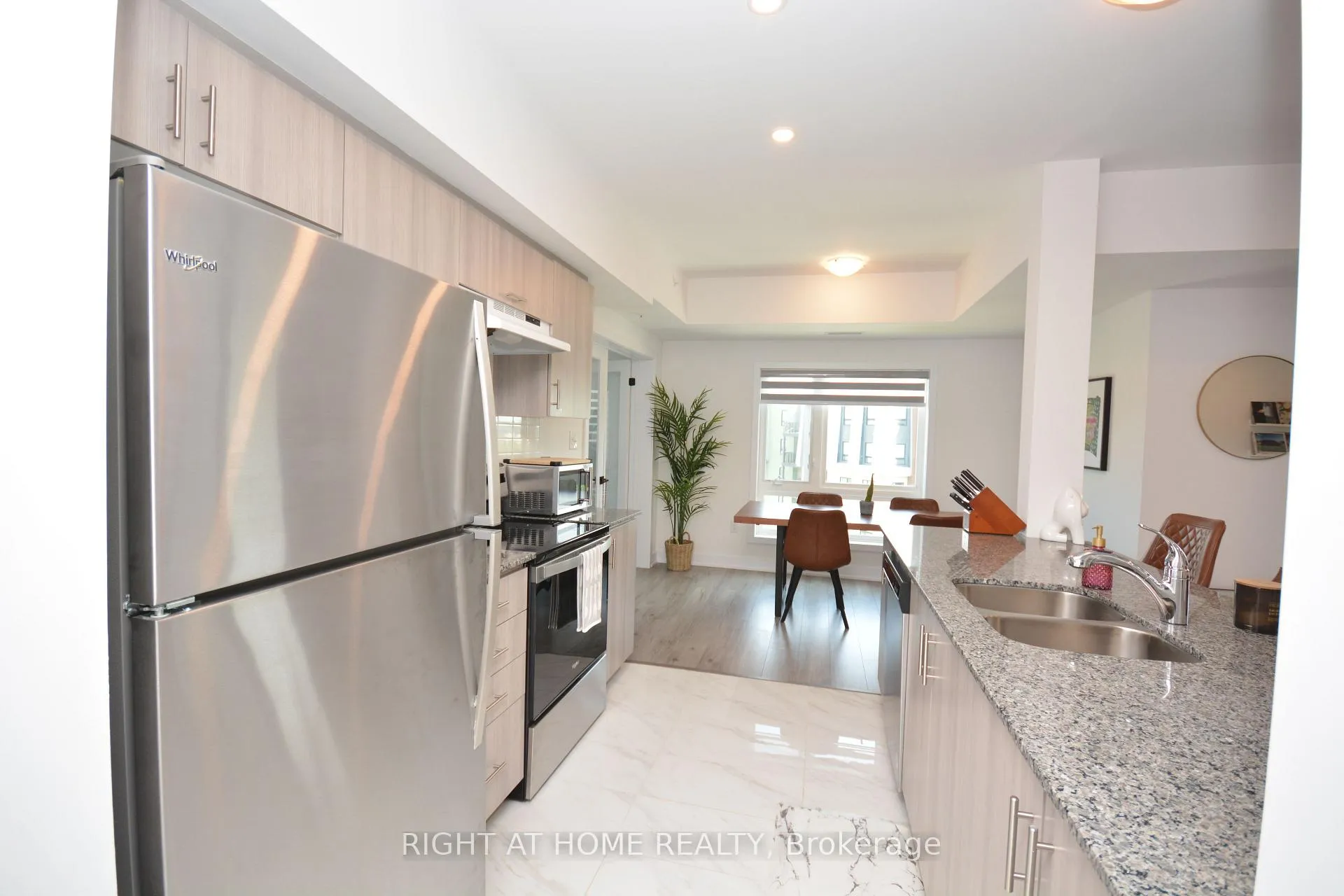 Photo 9 of Unit 411, 8 Culinary Lane, Barrie, Rural Barrie Southeast — HOMEH