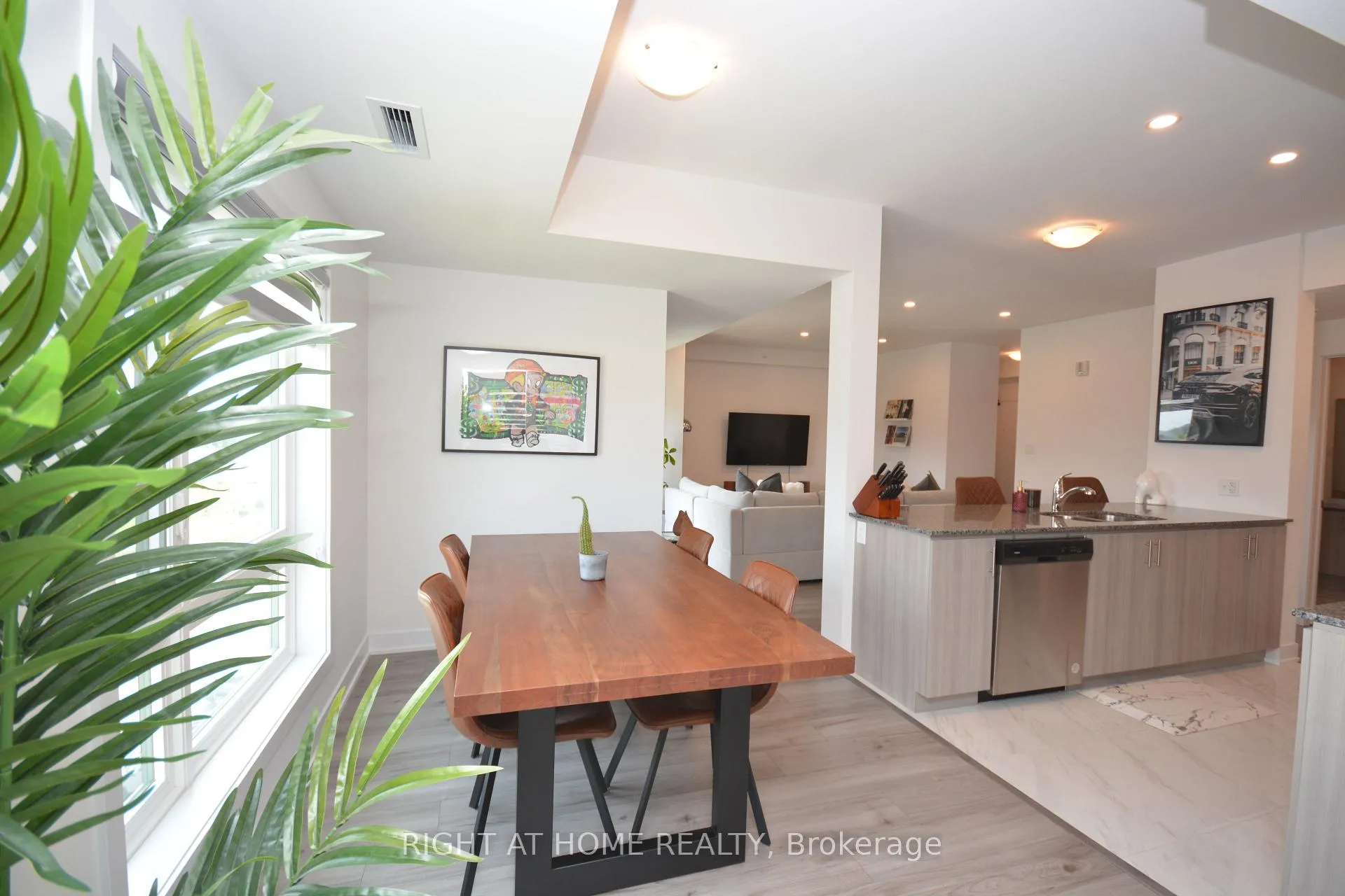 Photo 15 of Unit 411, 8 Culinary Lane, Barrie, Rural Barrie Southeast — HOMEH