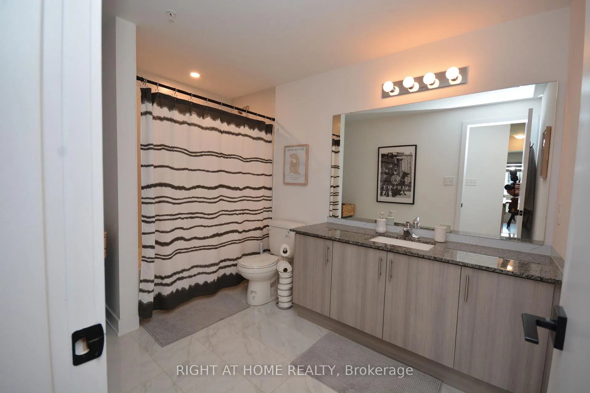 Photo 17 of Unit 411, 8 Culinary Lane, Barrie, Rural Barrie Southeast — HOMEH