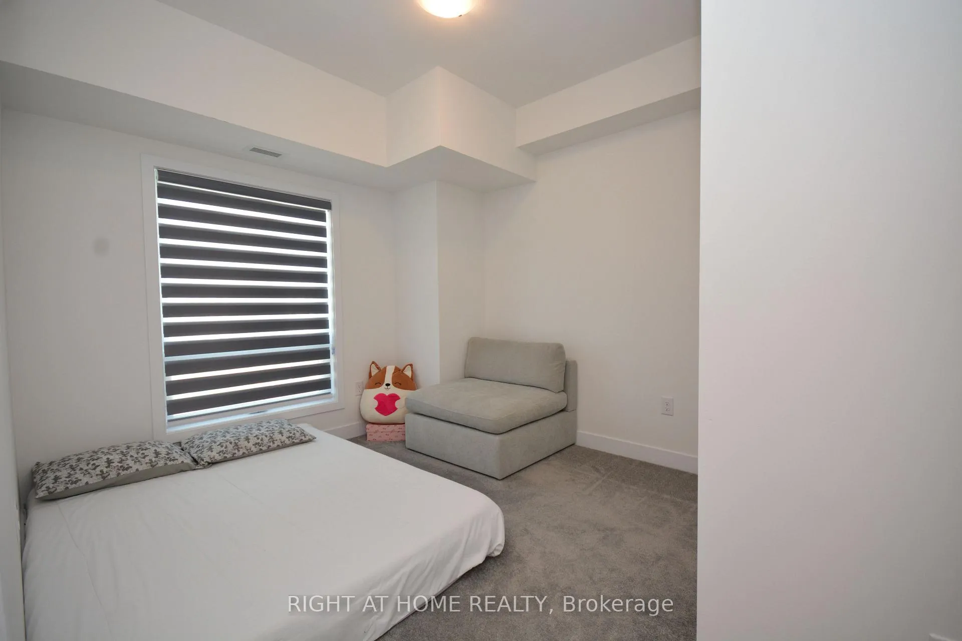 Photo 19 of Unit 411, 8 Culinary Lane, Barrie, Rural Barrie Southeast — HOMEH