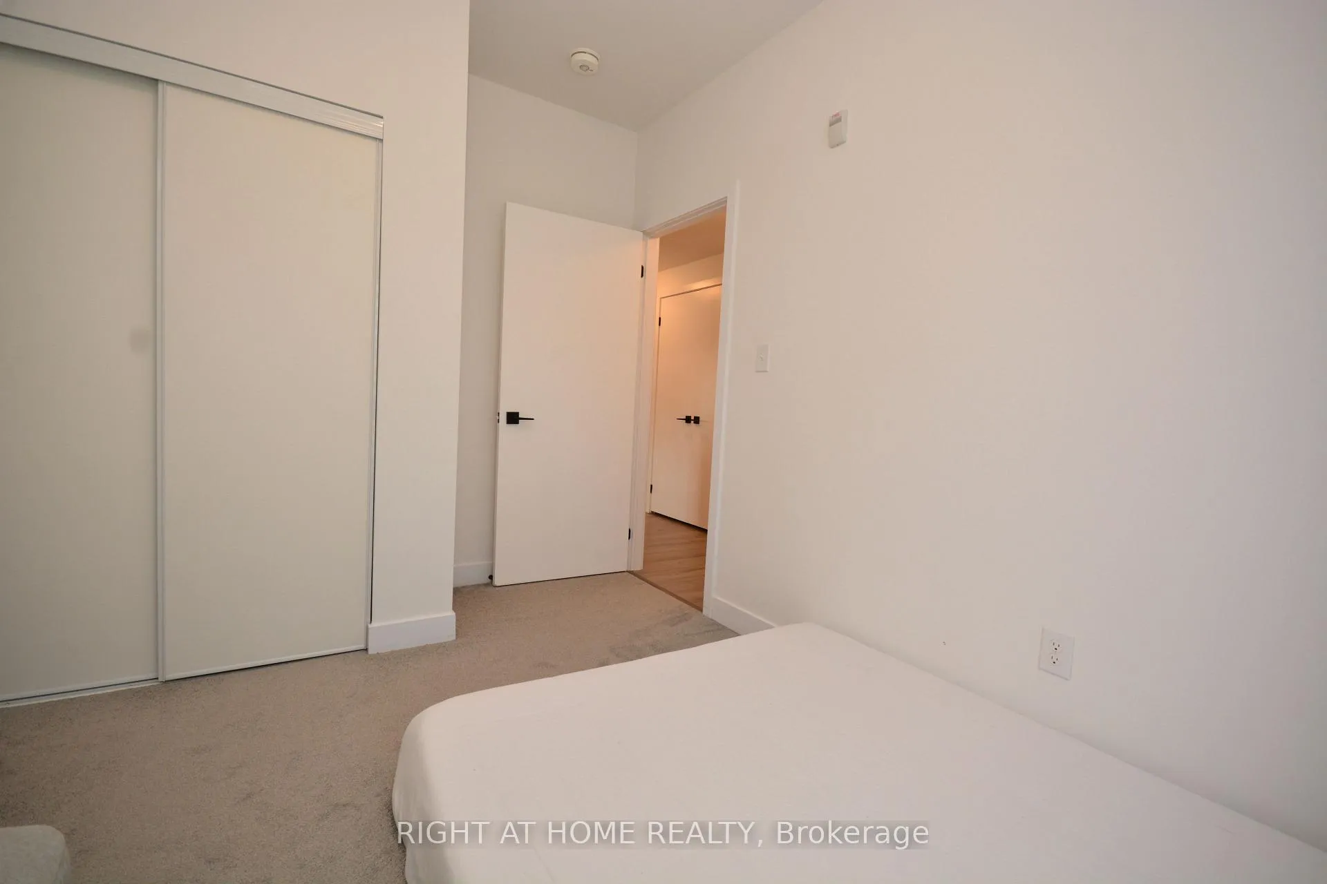 Photo 25 of Unit 411, 8 Culinary Lane, Barrie, Rural Barrie Southeast — HOMEH