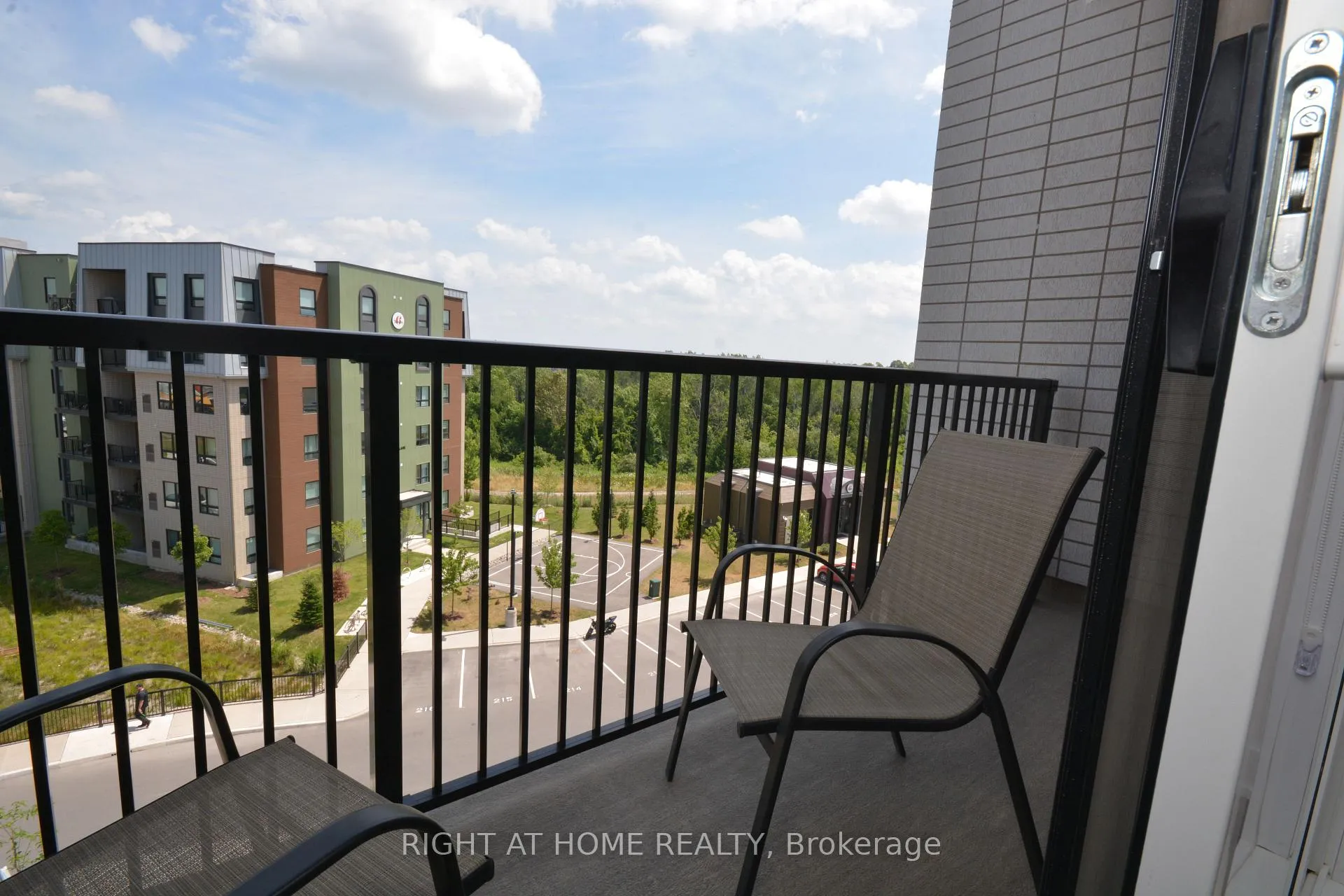 Photo 30 of Unit 411, 8 Culinary Lane, Barrie, Rural Barrie Southeast — HOMEH