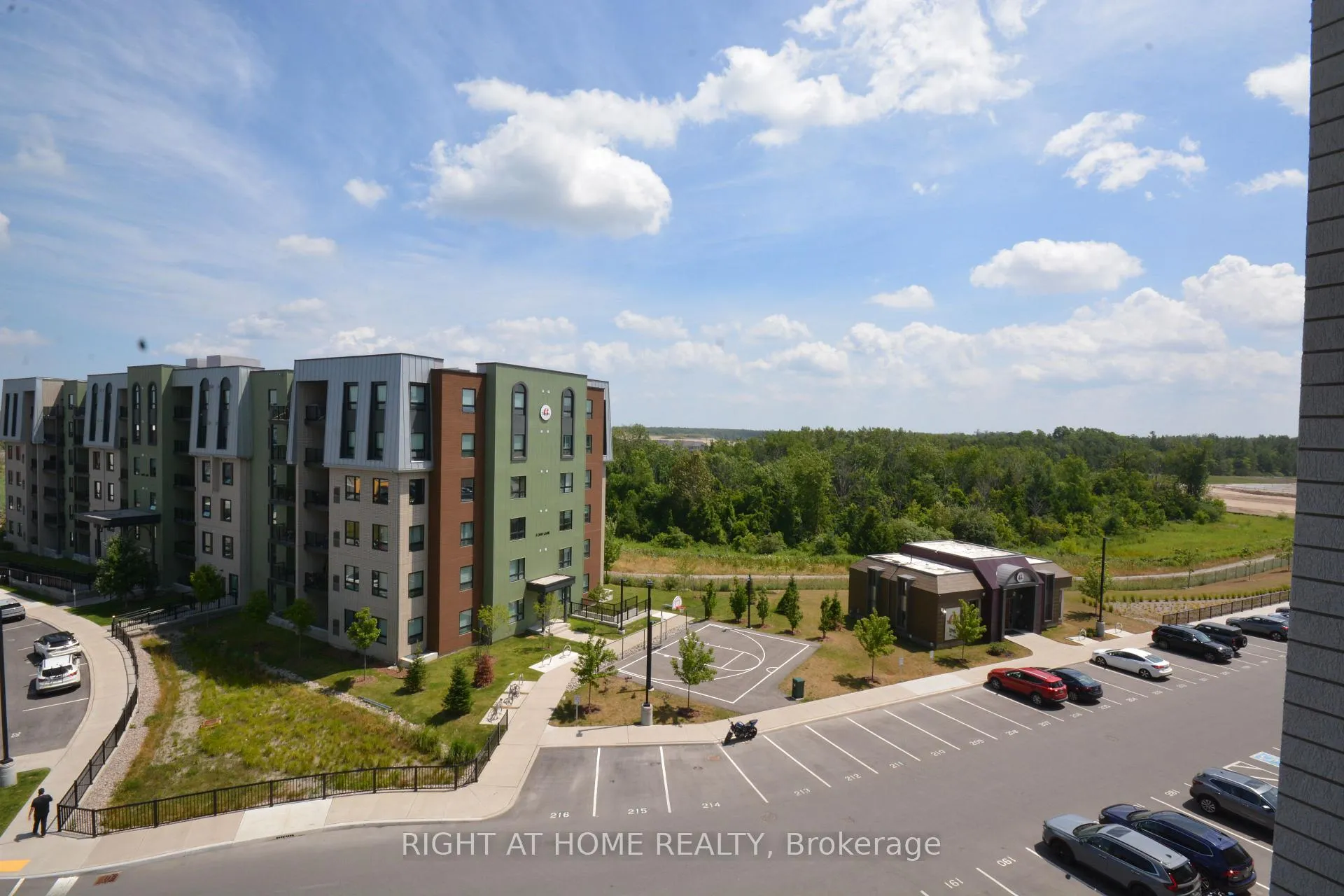 Photo 31 of Unit 411, 8 Culinary Lane, Barrie, Rural Barrie Southeast — HOMEH
