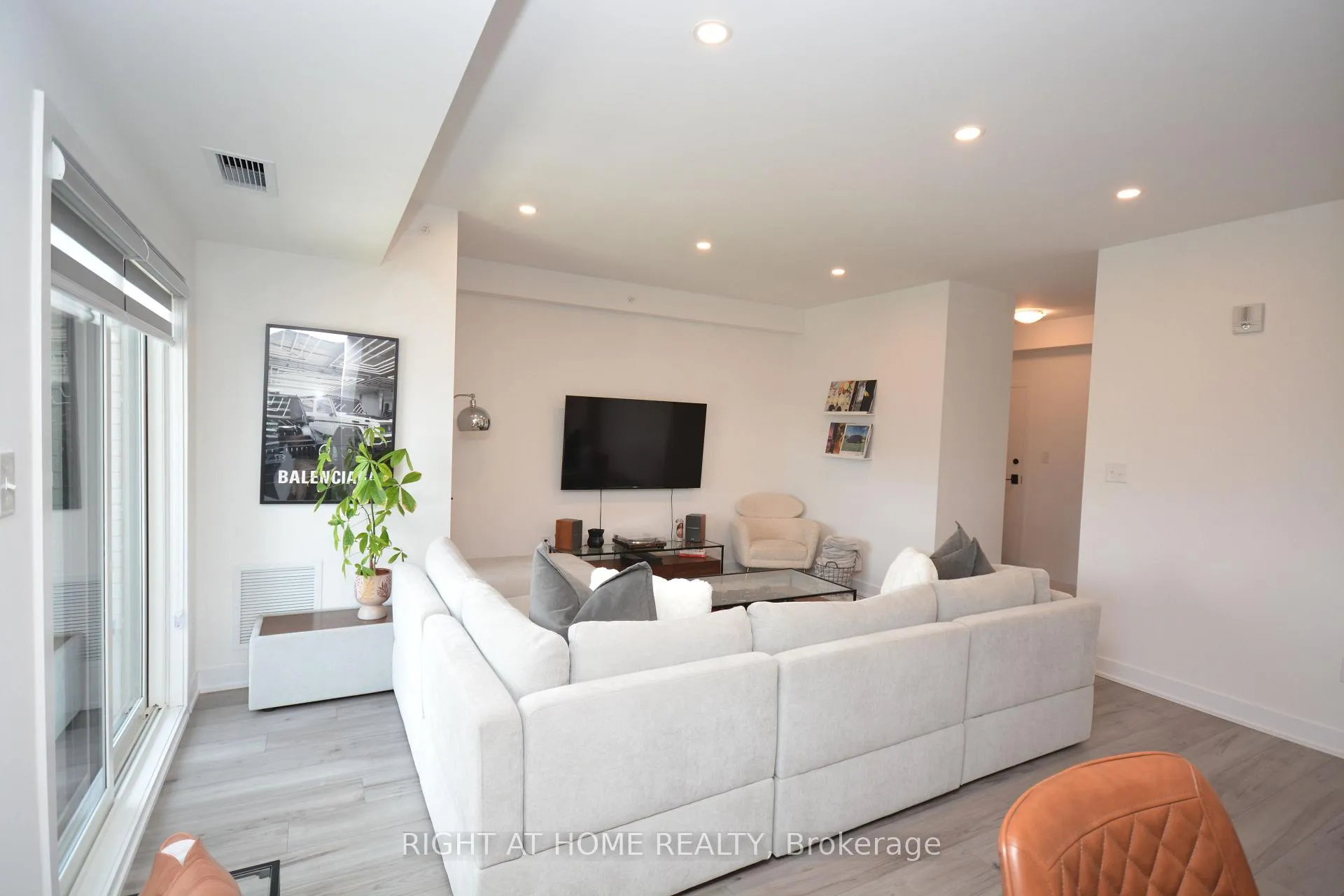 Photo 34 of Unit 411, 8 Culinary Lane, Barrie, Rural Barrie Southeast — HOMEH