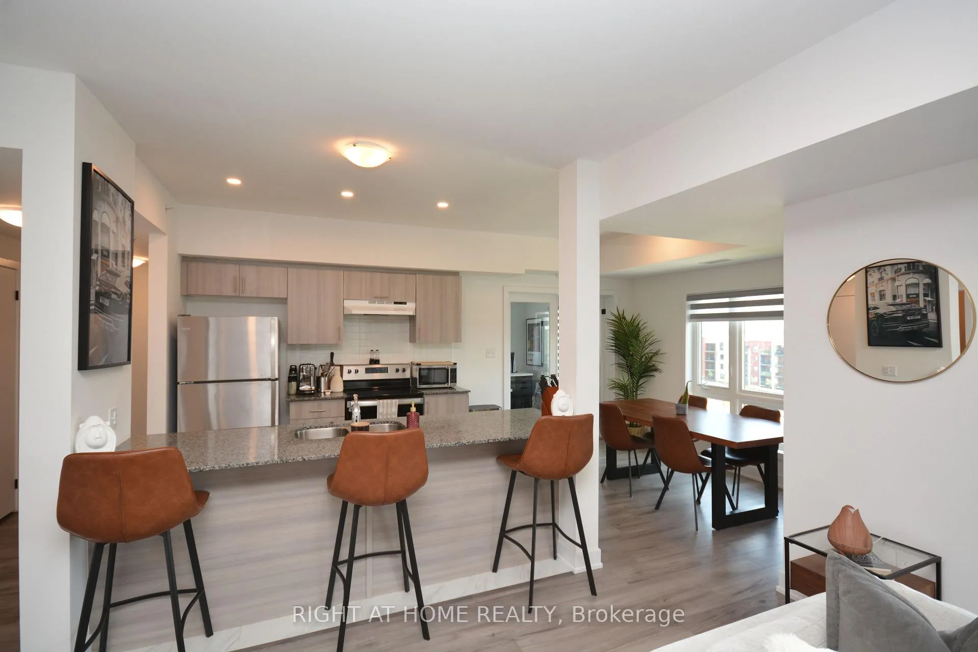 Photo 37 of Unit 411, 8 Culinary Lane, Barrie, Rural Barrie Southeast — HOMEH