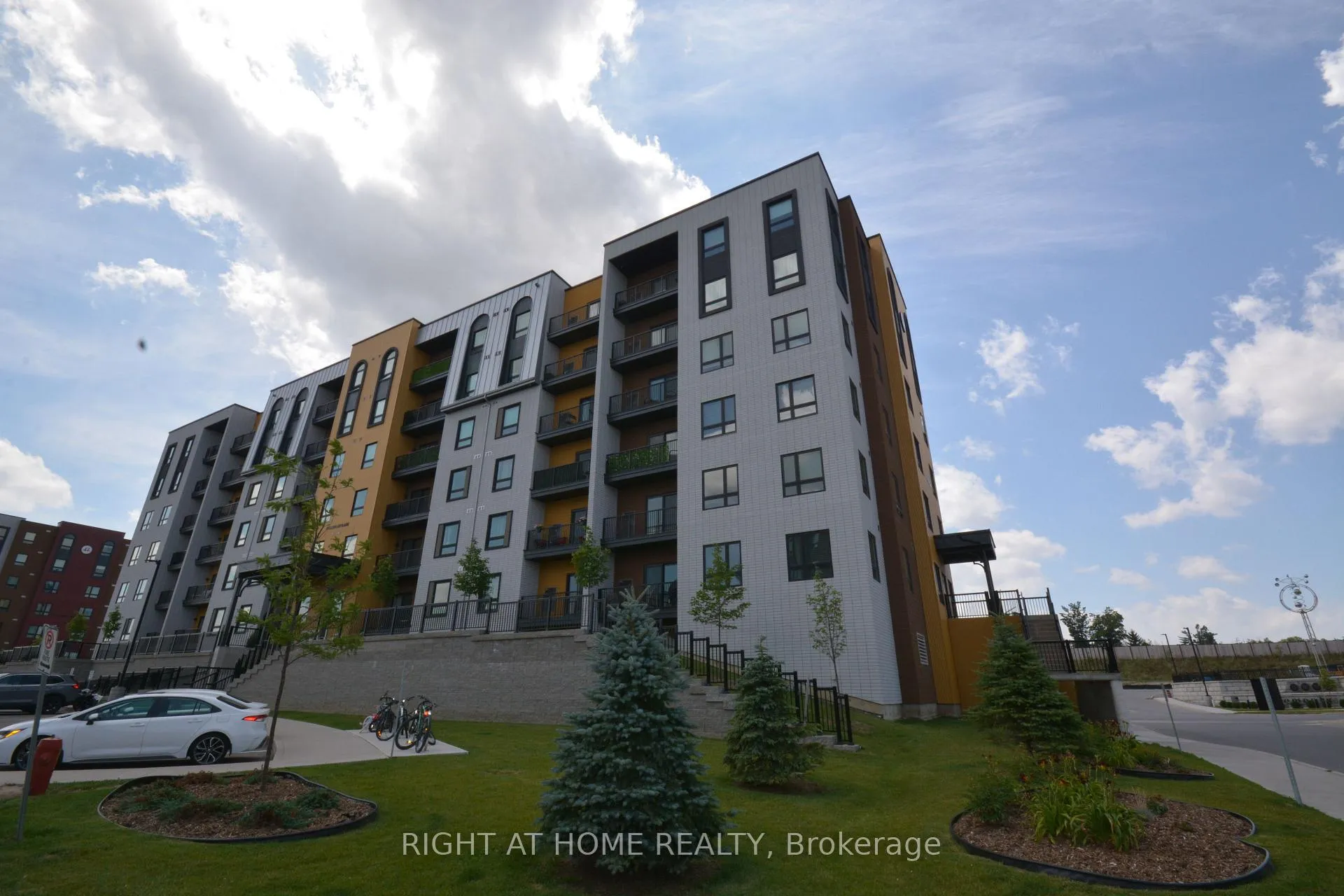 Photo 42 of Unit 411, 8 Culinary Lane, Barrie, Rural Barrie Southeast — HOMEH