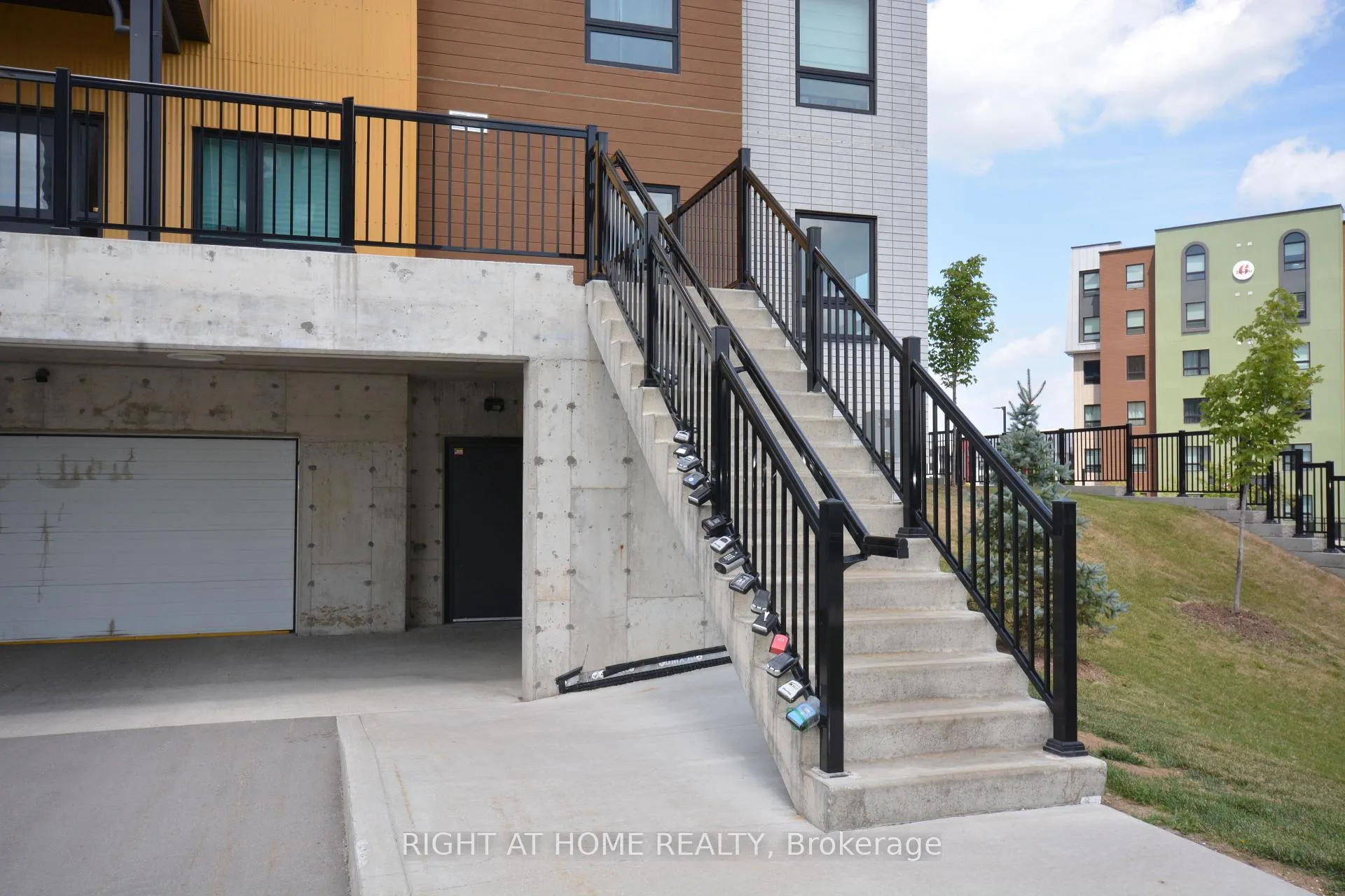 Photo 48 of Unit 411, 8 Culinary Lane, Barrie, Rural Barrie Southeast — HOMEH
