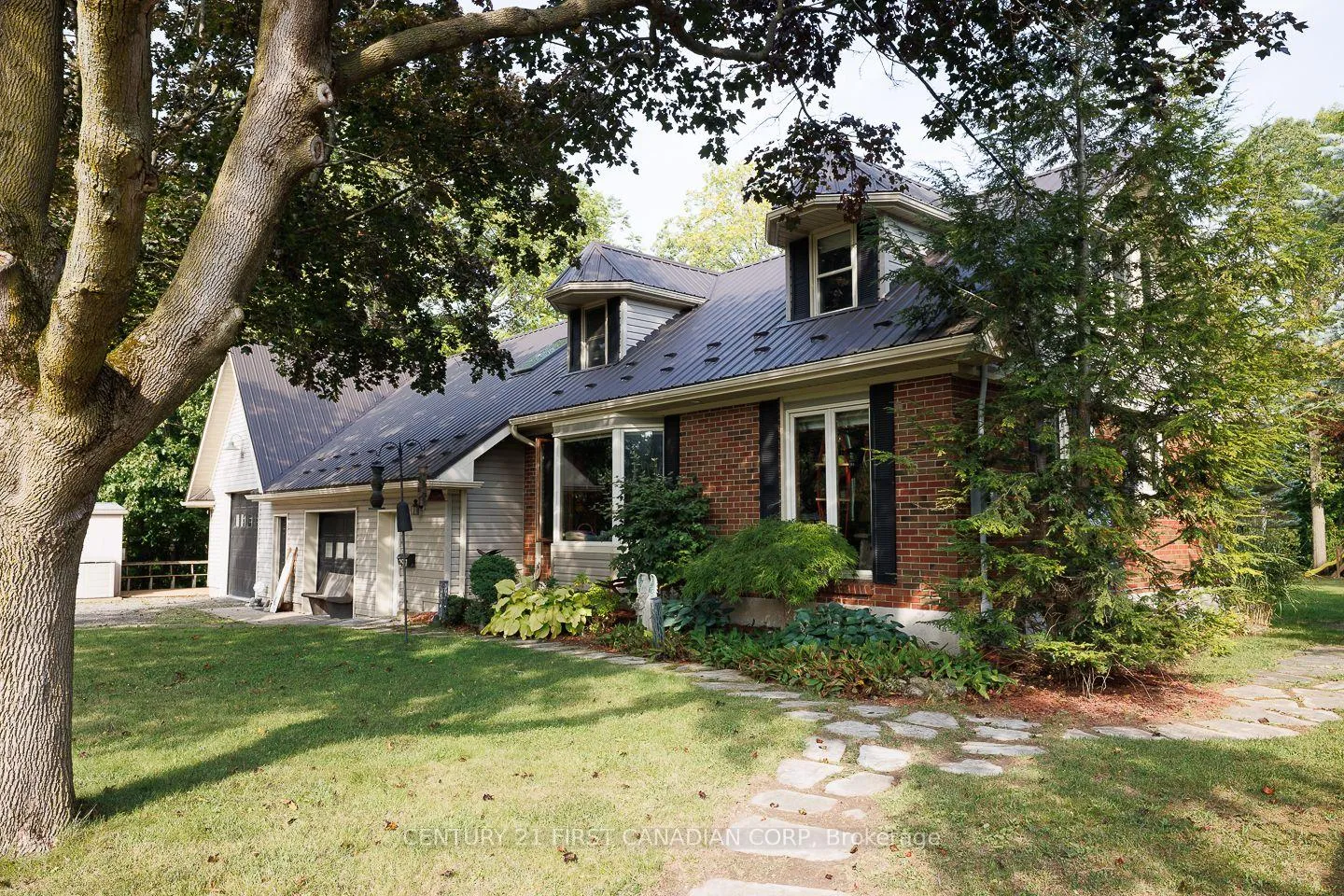 Front of 297 Alma Street