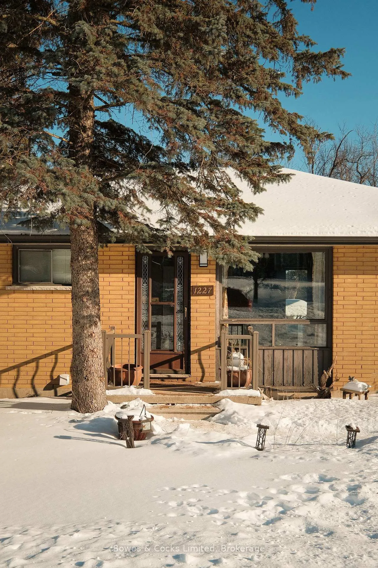 Photo 2 of 1227 Algonquin Boulevard, Peterborough, Northcrest Ward 5 — HOMEH