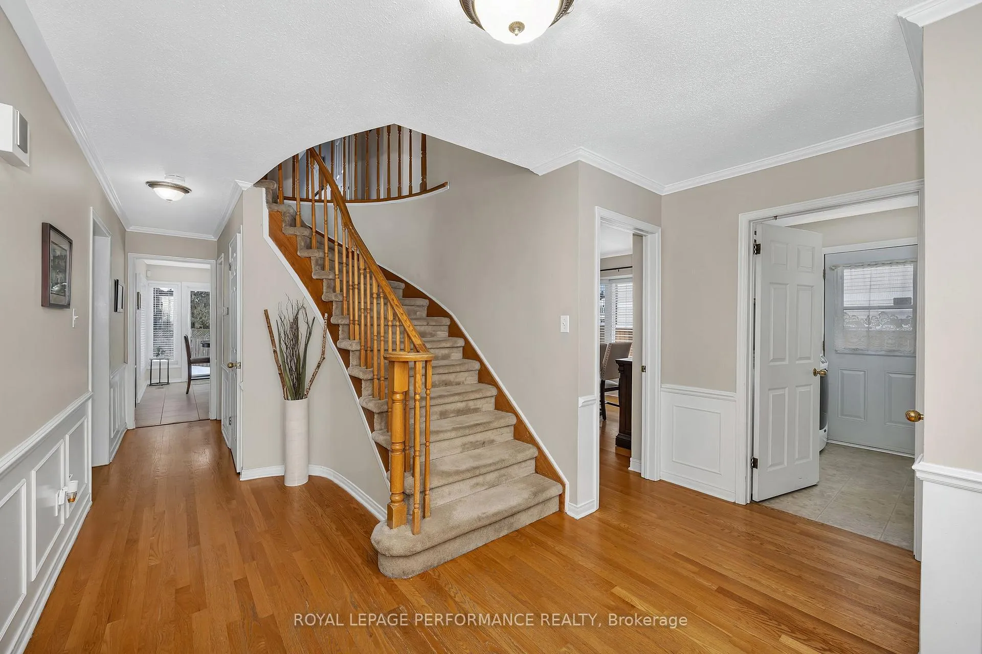 Photo 7 of 1391 Mountainside Crescent E, Ottawa, Bilberry Creek/Queenswood Heights — HOMEH