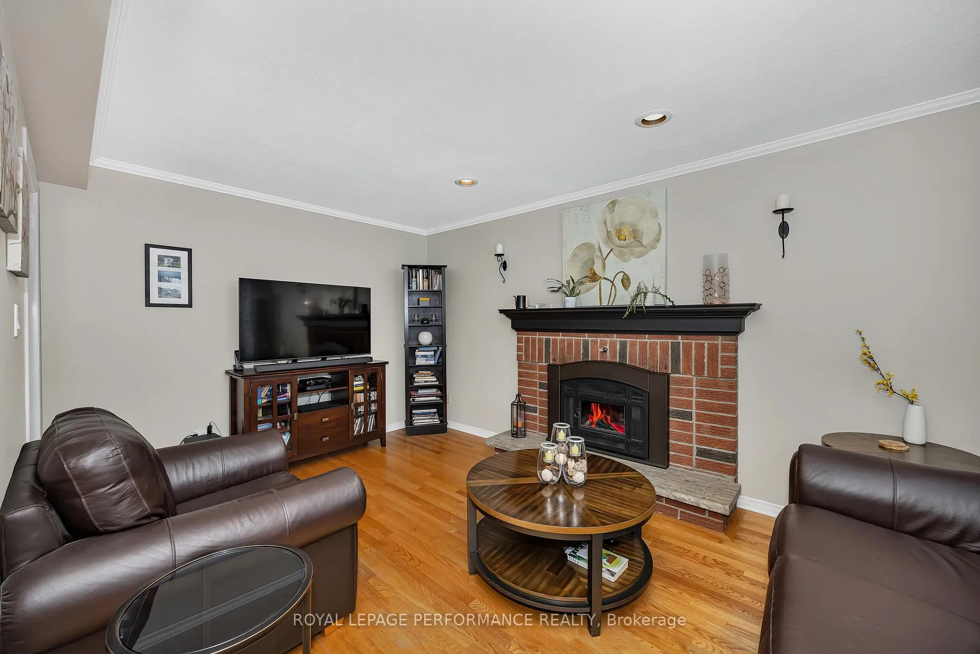 Photo 9 of 1391 Mountainside Crescent E, Ottawa, Bilberry Creek/Queenswood Heights — HOMEH