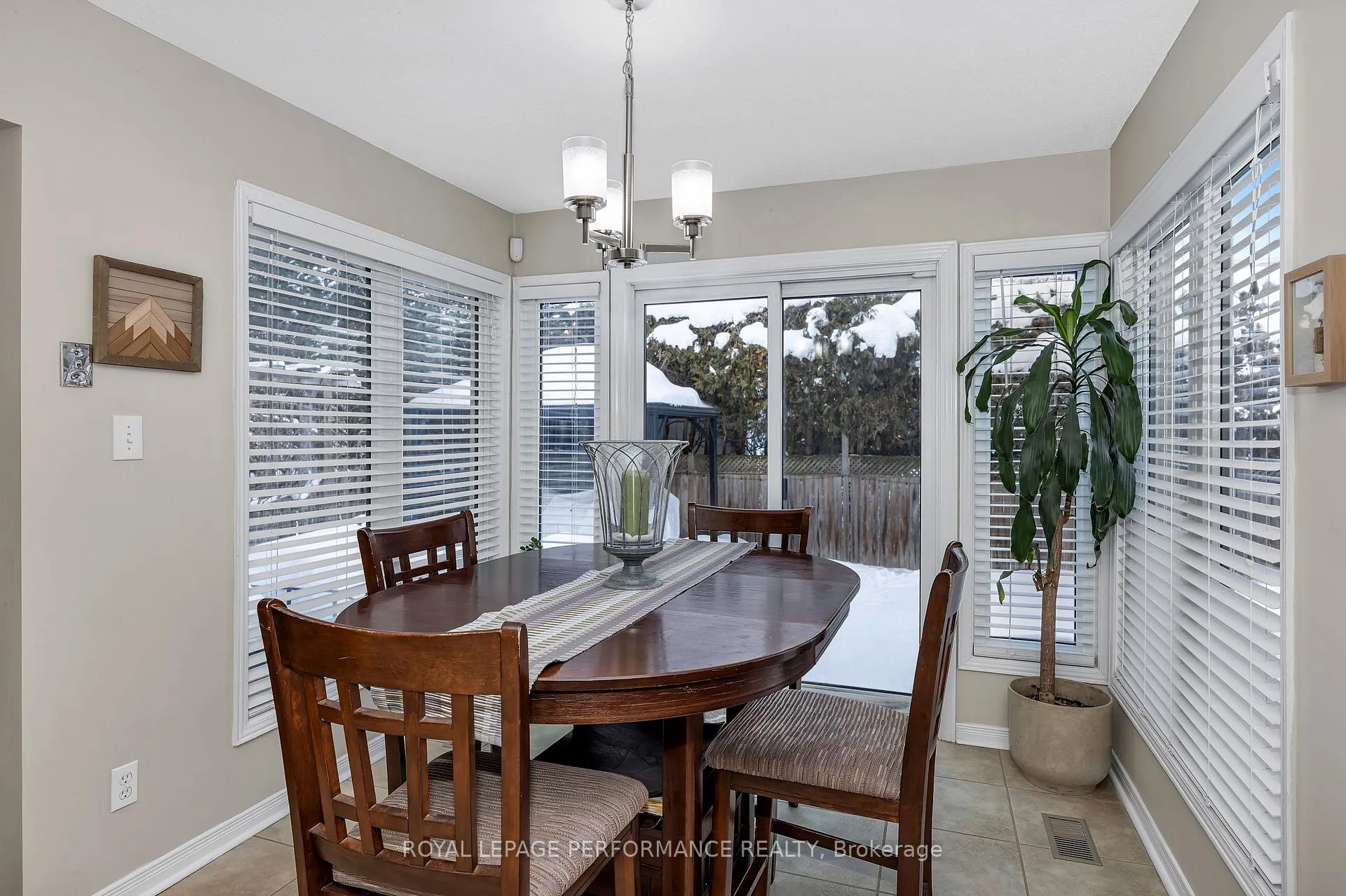 Photo 13 of 1391 Mountainside Crescent E, Ottawa, Bilberry Creek/Queenswood Heights — HOMEH