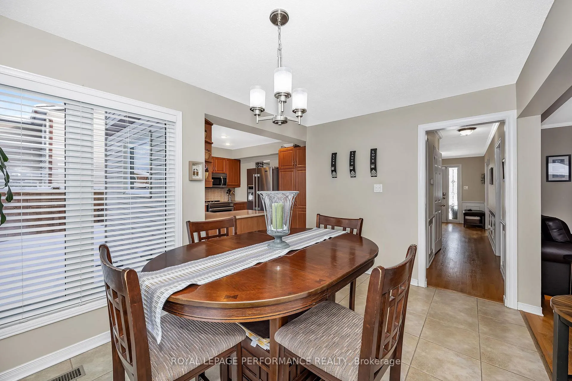 Photo 14 of 1391 Mountainside Crescent E, Ottawa, Bilberry Creek/Queenswood Heights — HOMEH