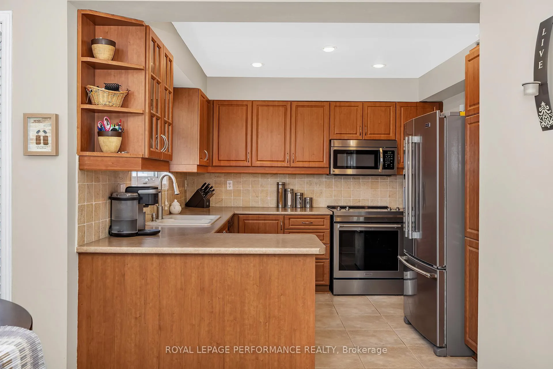 Photo 15 of 1391 Mountainside Crescent E, Ottawa, Bilberry Creek/Queenswood Heights — HOMEH