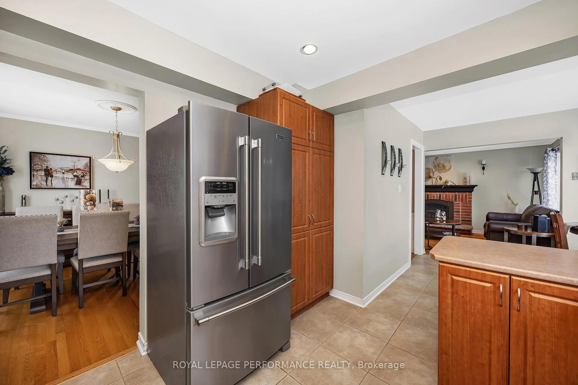Photo 17 of 1391 Mountainside Crescent E, Ottawa, Bilberry Creek/Queenswood Heights — HOMEH