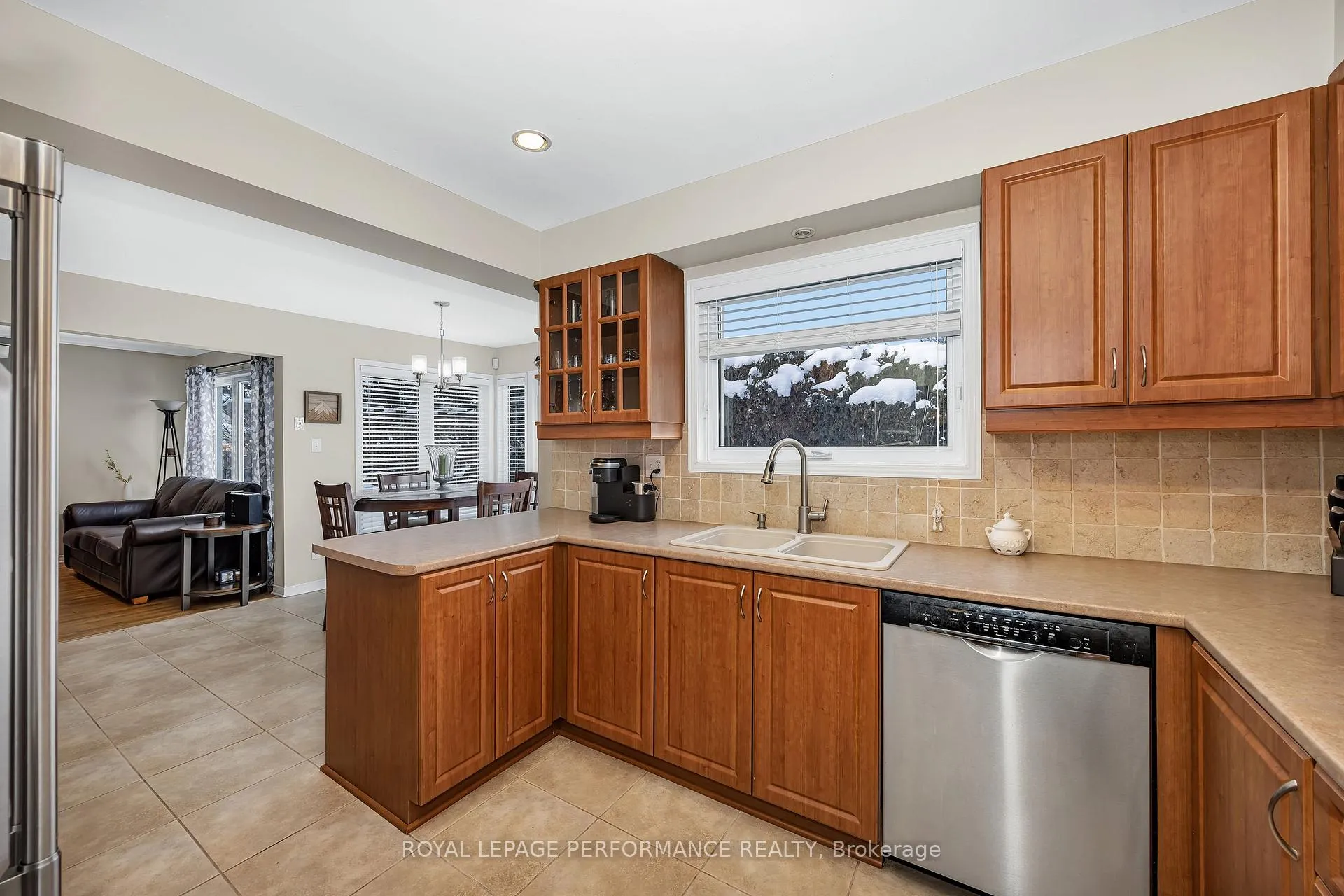 Photo 18 of 1391 Mountainside Crescent E, Ottawa, Bilberry Creek/Queenswood Heights — HOMEH