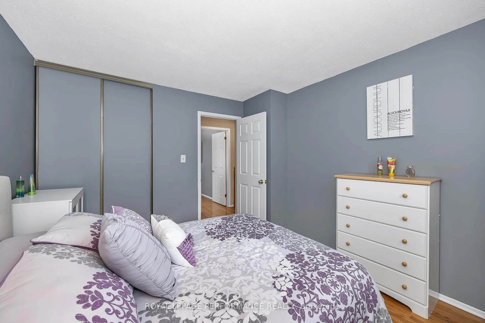 Photo 33 of 1391 Mountainside Crescent E, Ottawa, Bilberry Creek/Queenswood Heights — HOMEH
