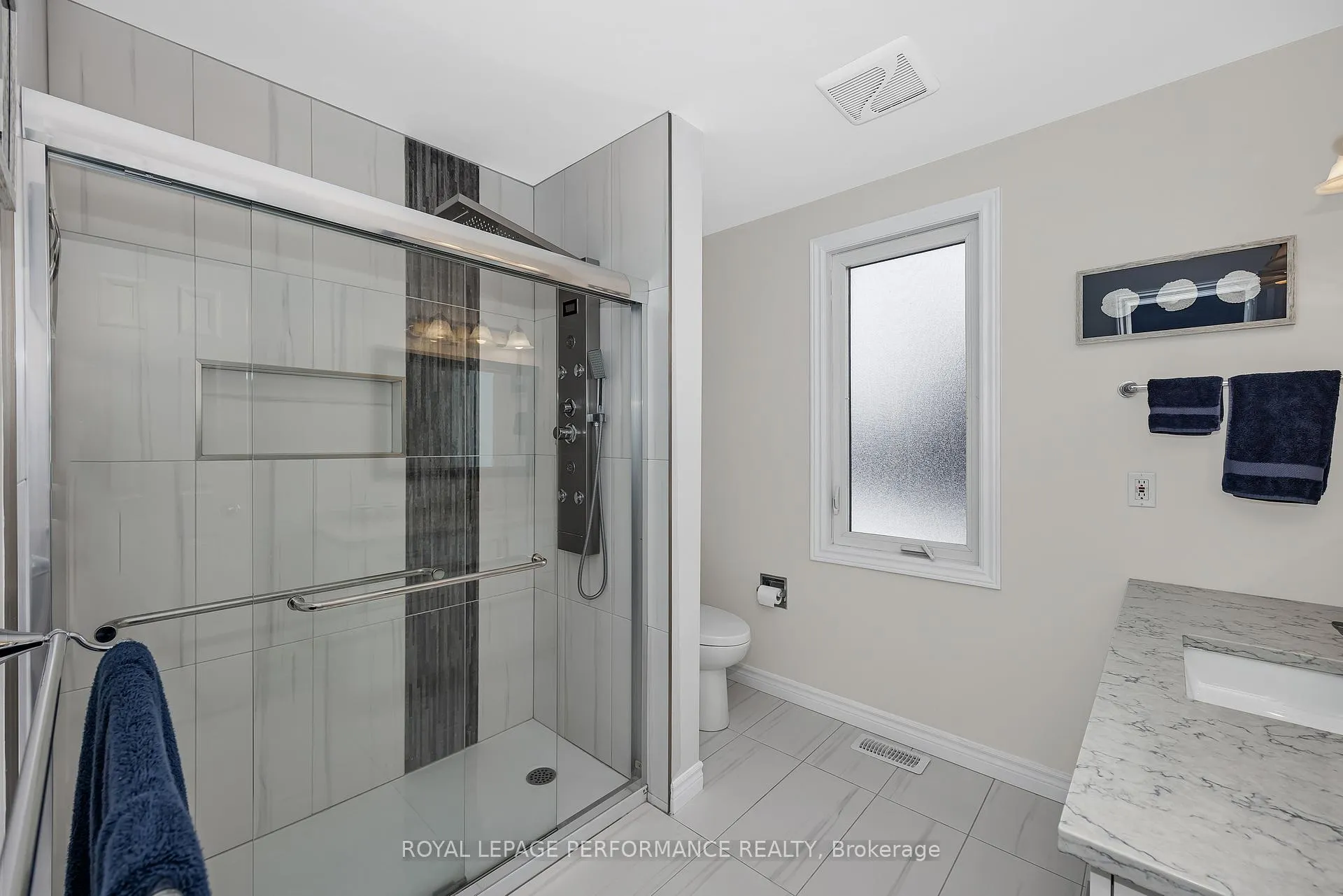 Photo 34 of 1391 Mountainside Crescent E, Ottawa, Bilberry Creek/Queenswood Heights — HOMEH