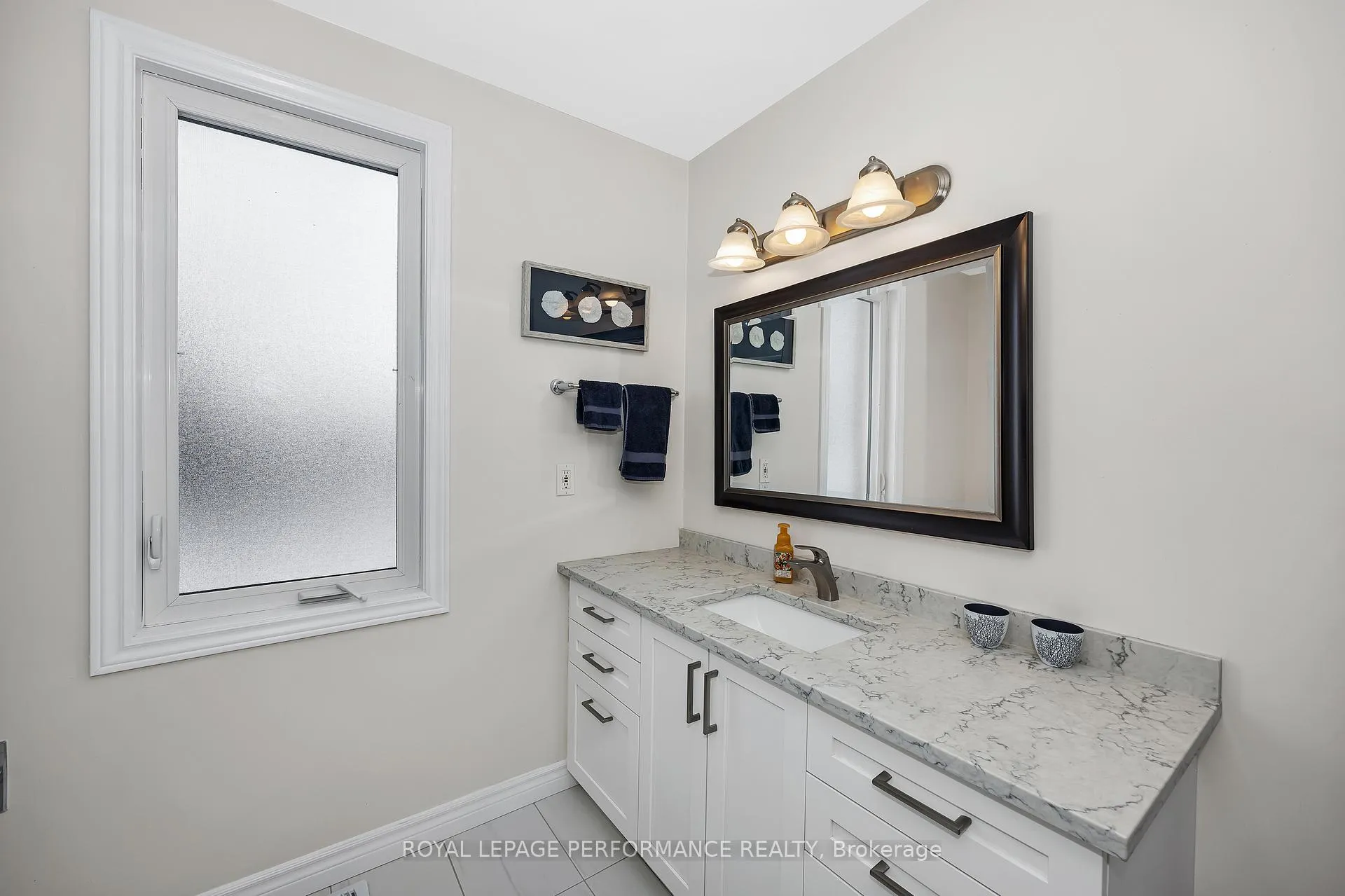 Photo 35 of 1391 Mountainside Crescent E, Ottawa, Bilberry Creek/Queenswood Heights — HOMEH