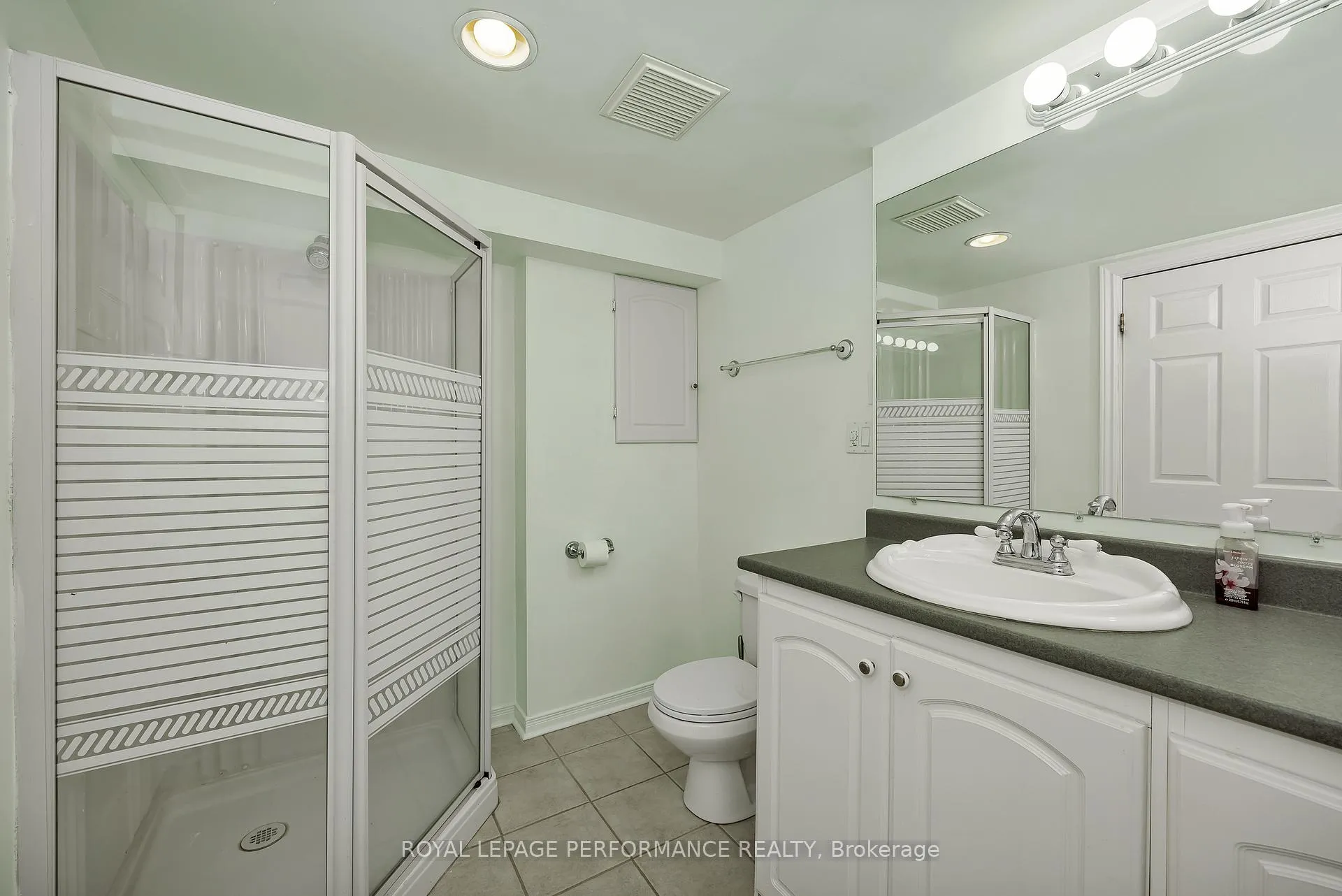 Photo 42 of 1391 Mountainside Crescent E, Ottawa, Bilberry Creek/Queenswood Heights — HOMEH