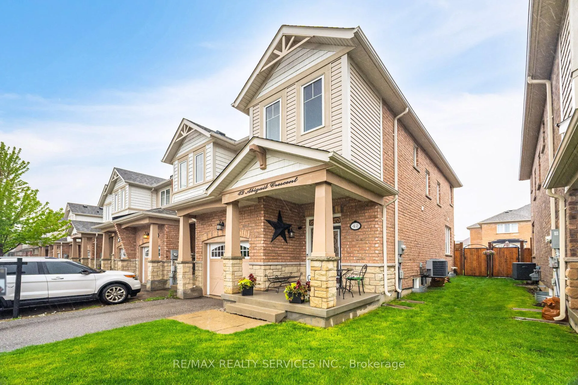 Photo 2 of 42 Abigail Crescent, Caledon, Rural Caledon — HOMEH