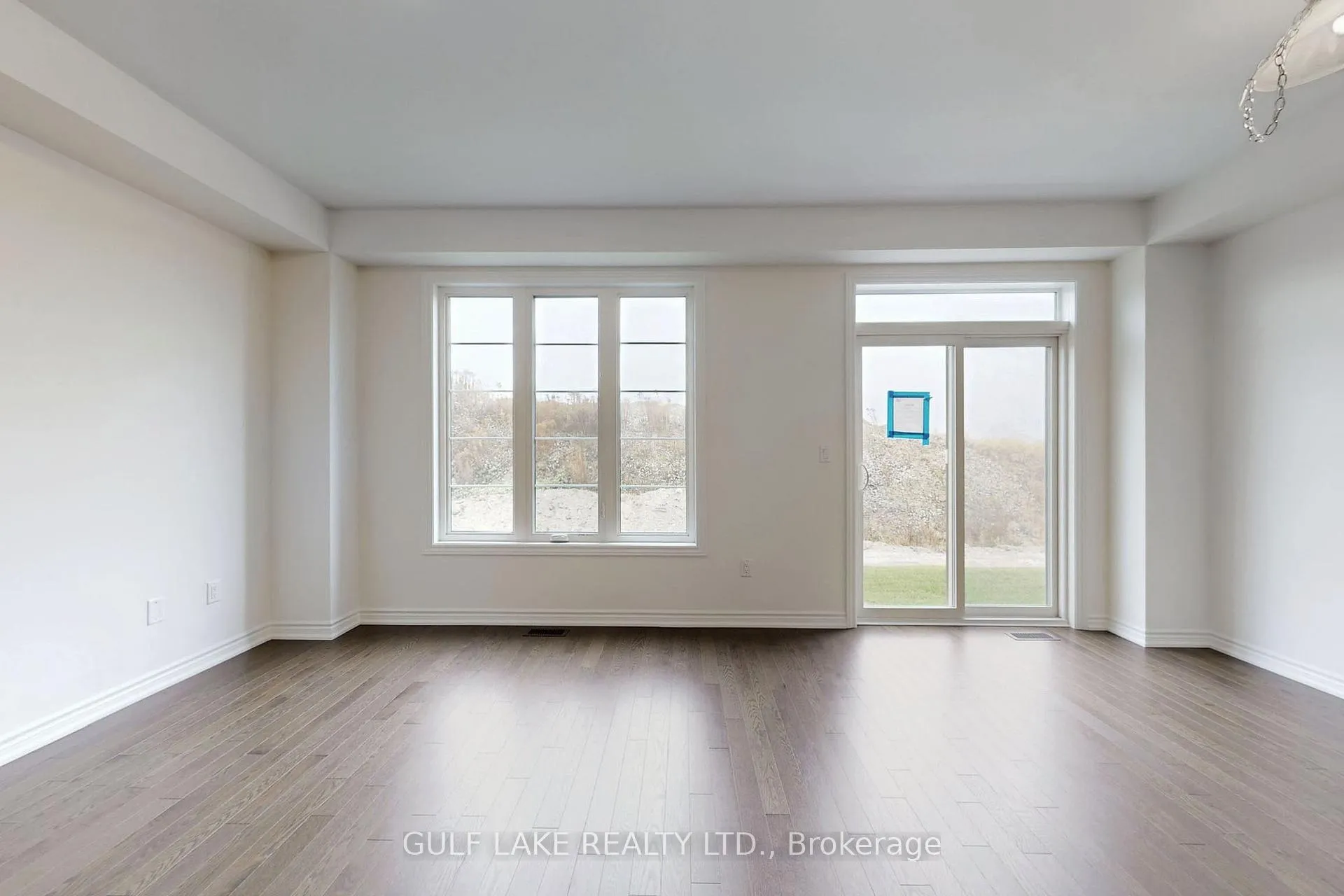 Photo 5 of 66 Phoenix Boulevard, Barrie, Rural Barrie Southeast — HOMEH